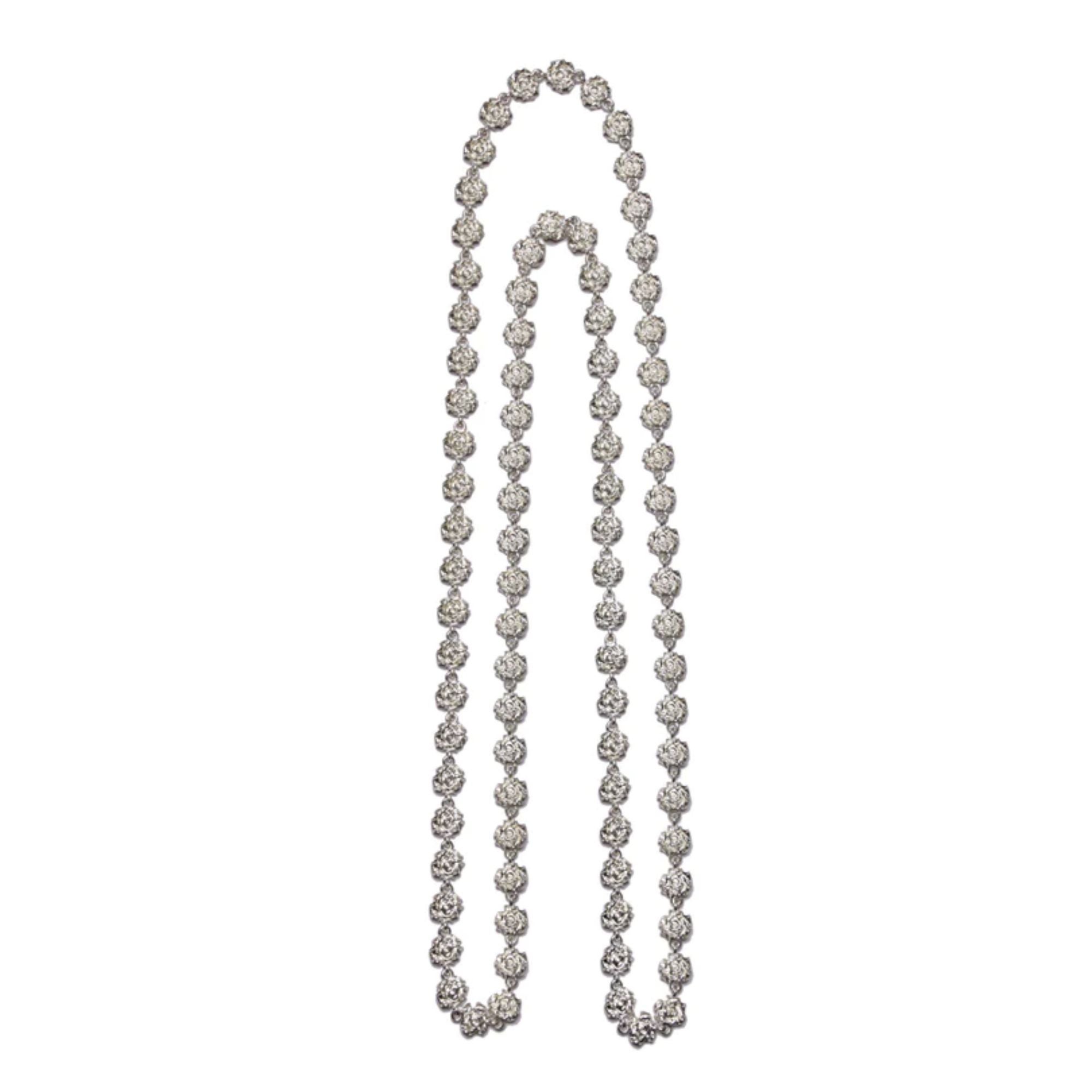 Lange Rosette-Halskette aus poliertem Sterlingsilber 925 im Angebot