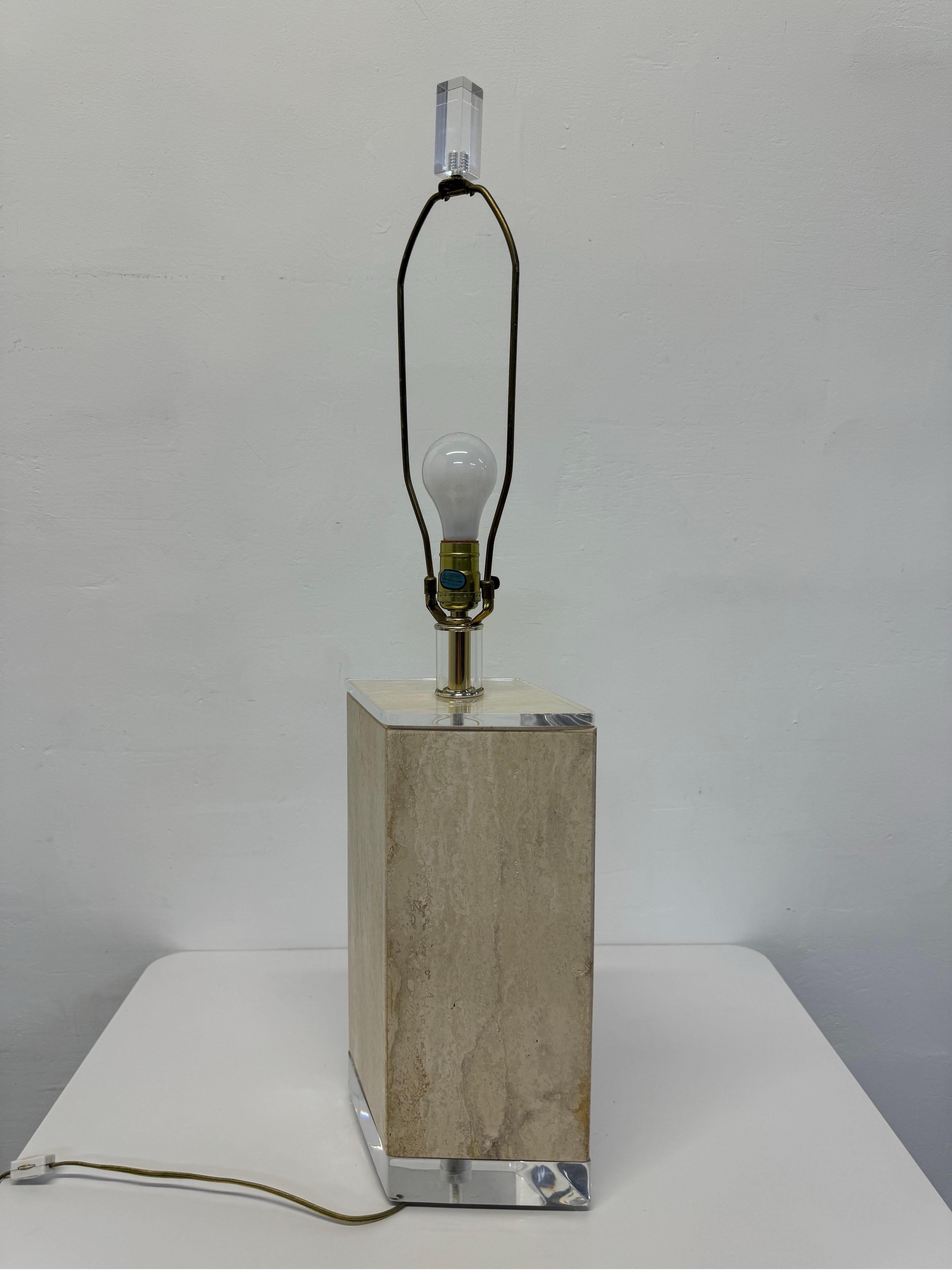 Polished Travertine and Lucite Table Lamp by Bauer Lamp Company, 1970s In Good Condition For Sale In Miami, FL