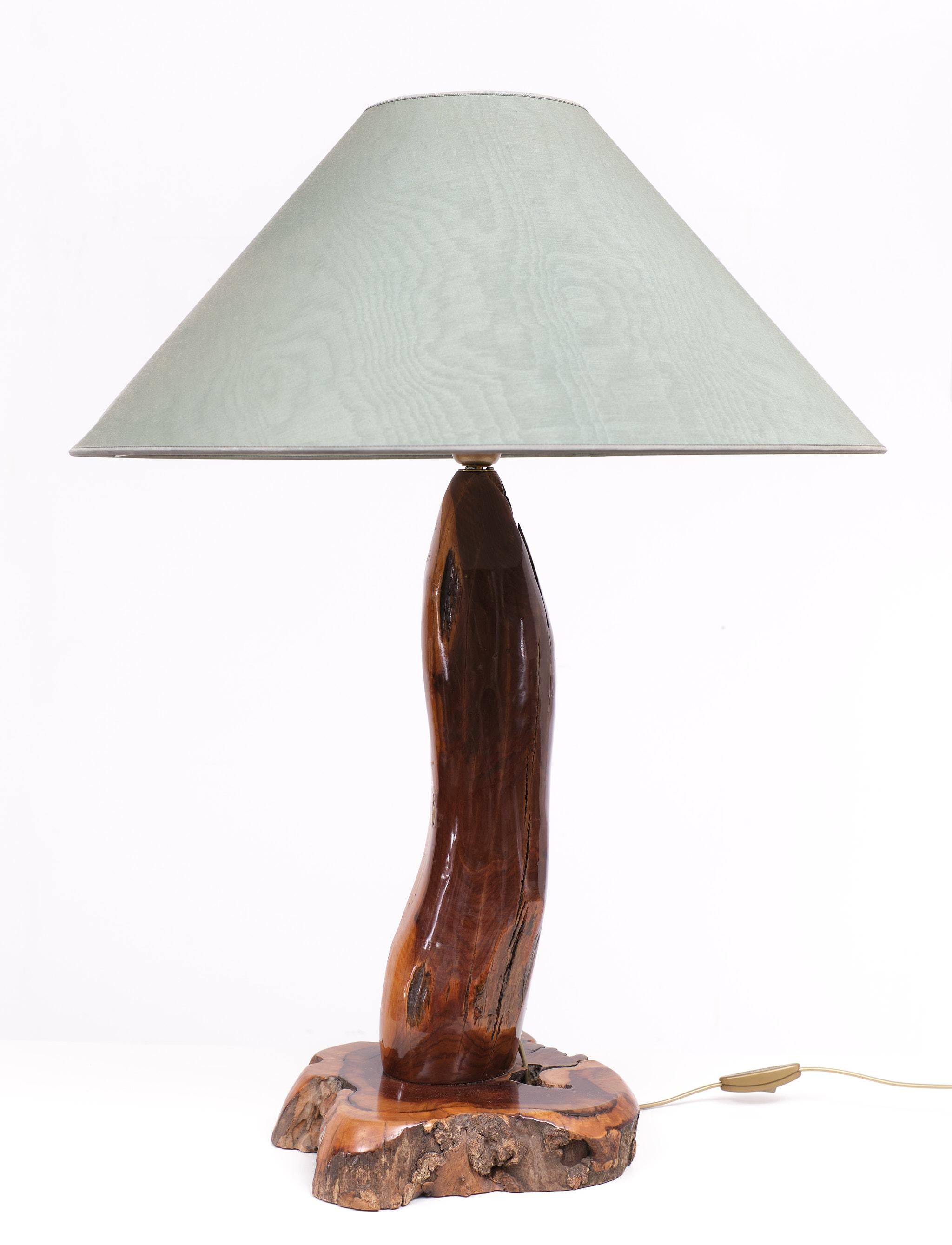 Very nice Burl wood table lamp. comes with a Green Silk style shade. 
nice detail is that on some places the wire is coming true the wood. see photos. 
One large E27 bulb needed. 1970s