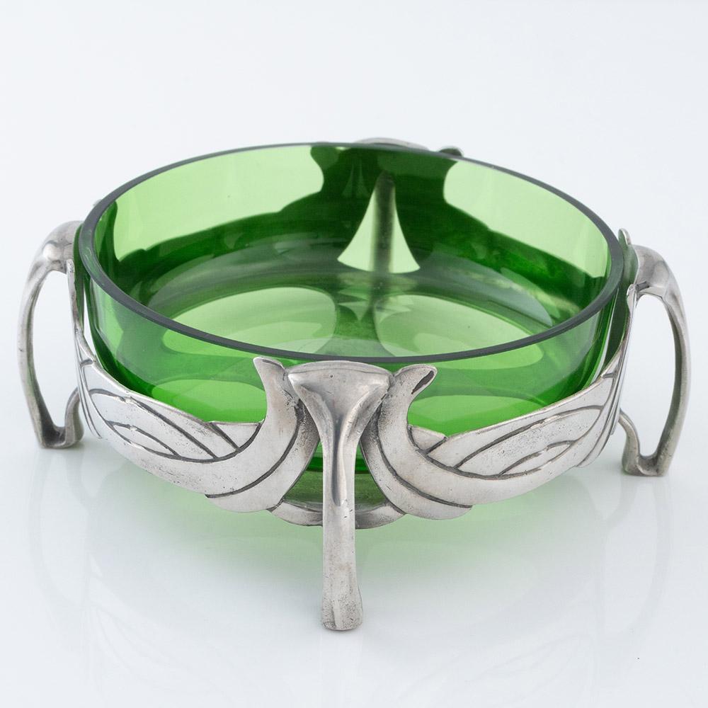 Art Nouveau Piatto da burro in peltro Tudric lucidato per Liberty & Co. del 1900 circa in vendita