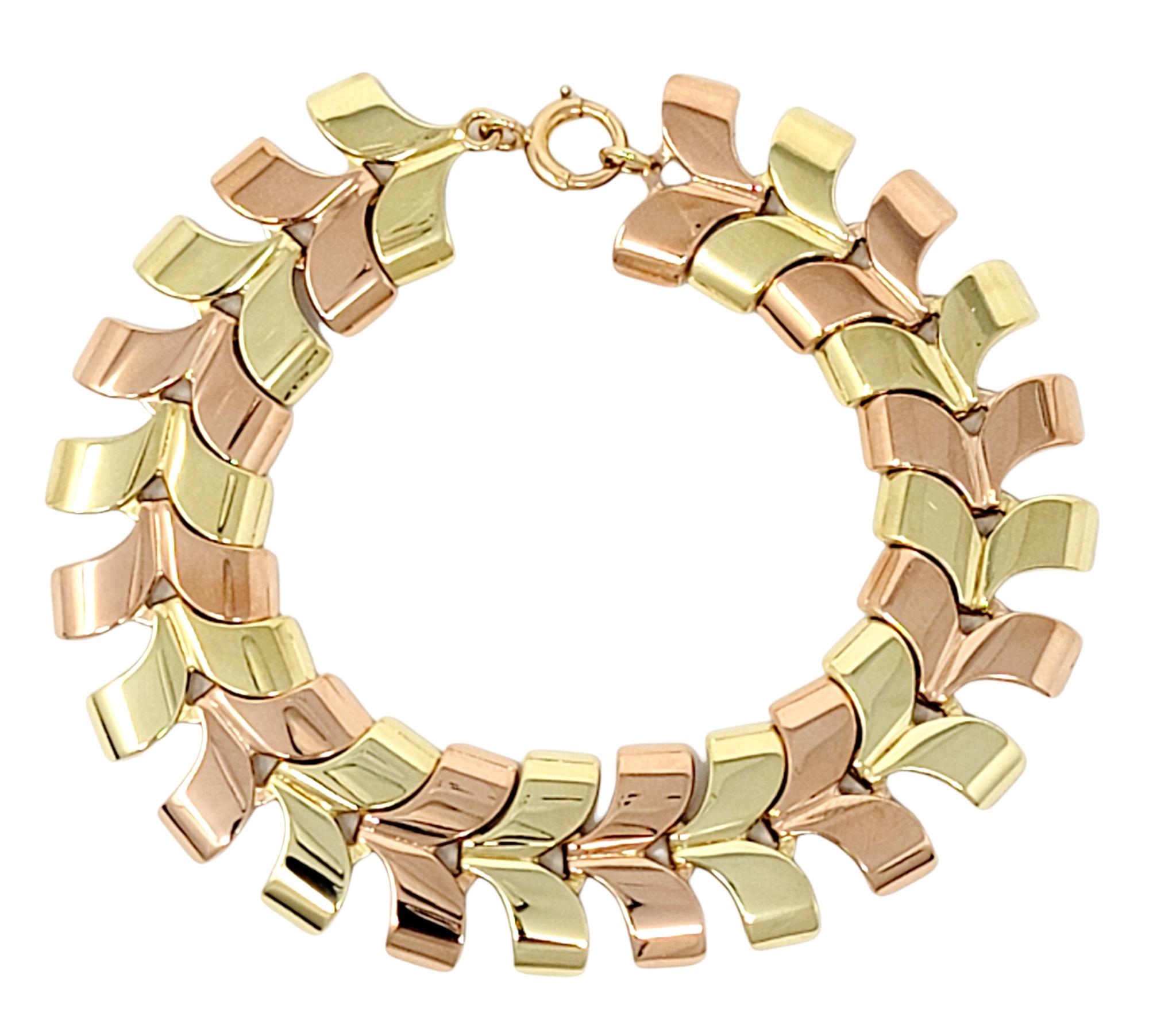 Modern and sleek two-toned 14 karat yellow and rose gold curved chevron style link bracelet.

Bracelet Style: Link
Metal: 14 Karat Rose and Yellow Gold
Weight: 41.5 grams
Length: 7.5
