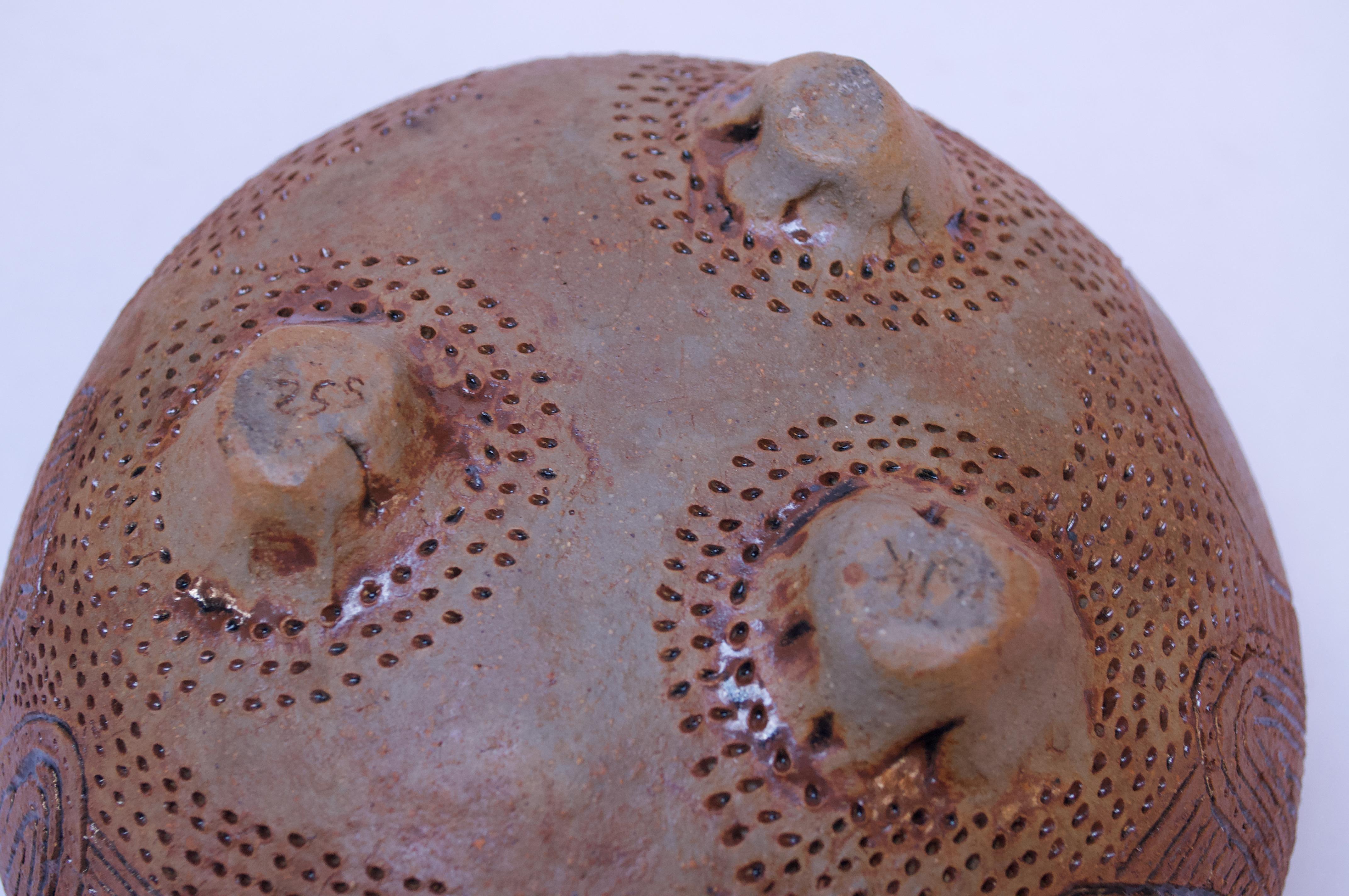 Polk Stoneware Footed Decorative Bowl / Vide Poche with Sgraffito Decoration 1
