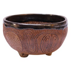 Polk Stoneware Footed Decorative Bowl / Vide Poche with Sgraffito Decoration