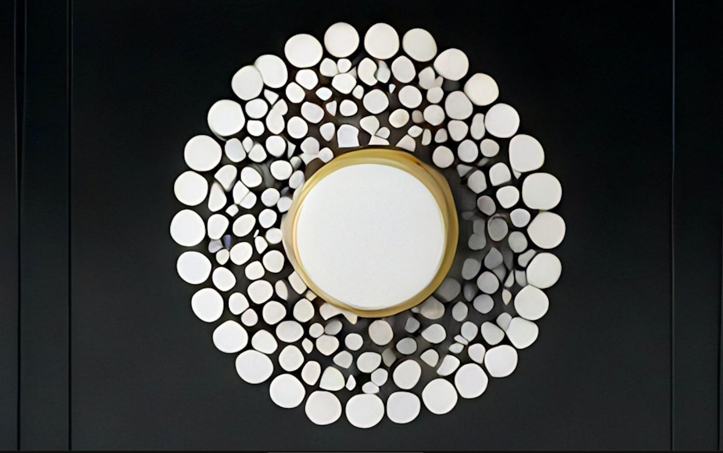 Intarsio Console multimediale in bianco e nero con intarsi a pois in vendita