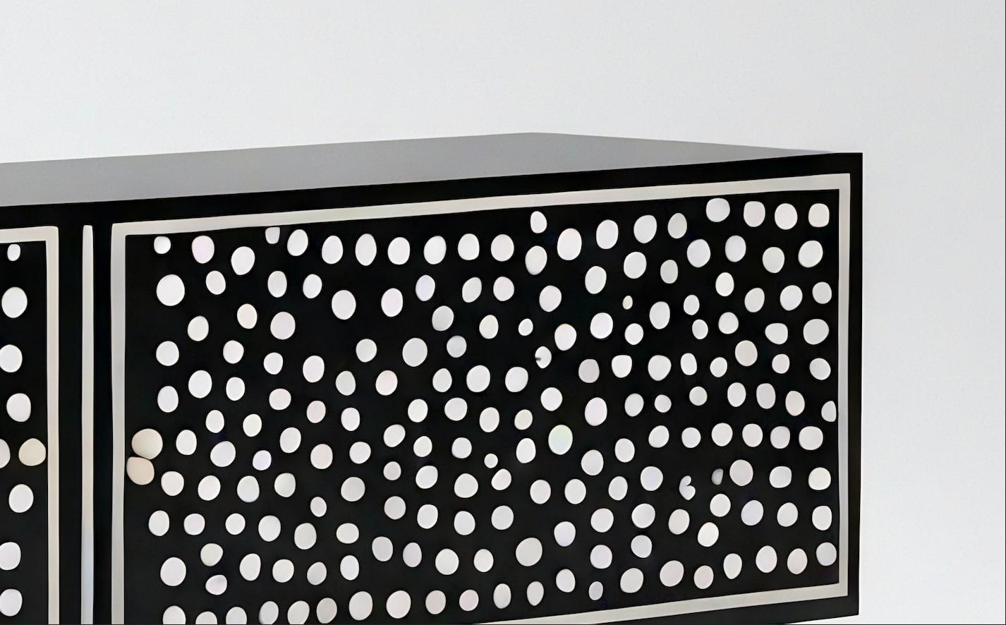 Console multimediale nera con intarsio a pois In condizioni Nuovo in vendita a New York, NY