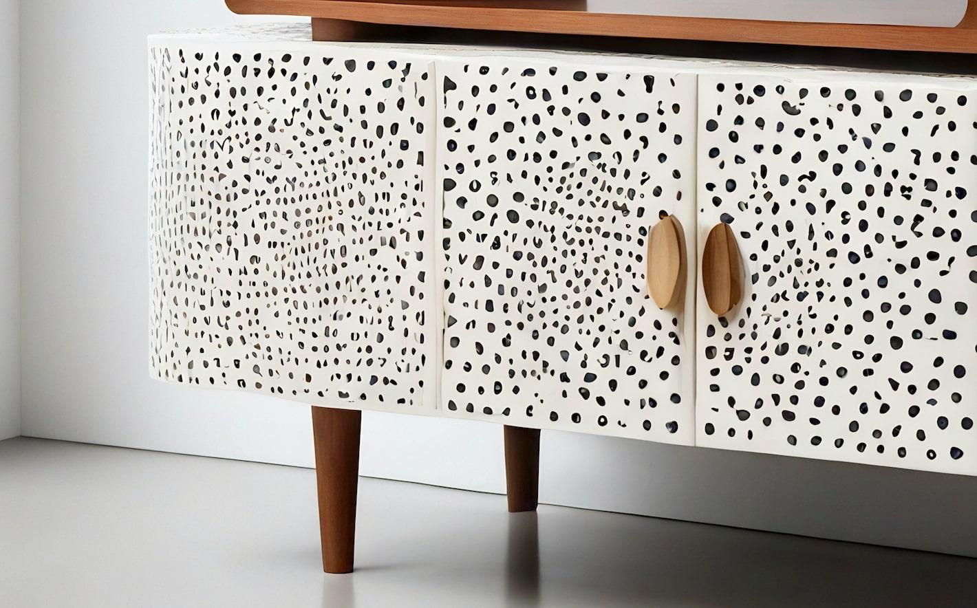Weiße Medienkonsole mit Polka Dot Inlay und Holzregal (Moderne der Mitte des Jahrhunderts) im Angebot