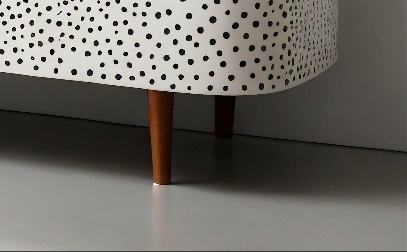 Weiße Medienkonsole mit Polka Dot Inlay und Holzregal (Intarsie) im Angebot