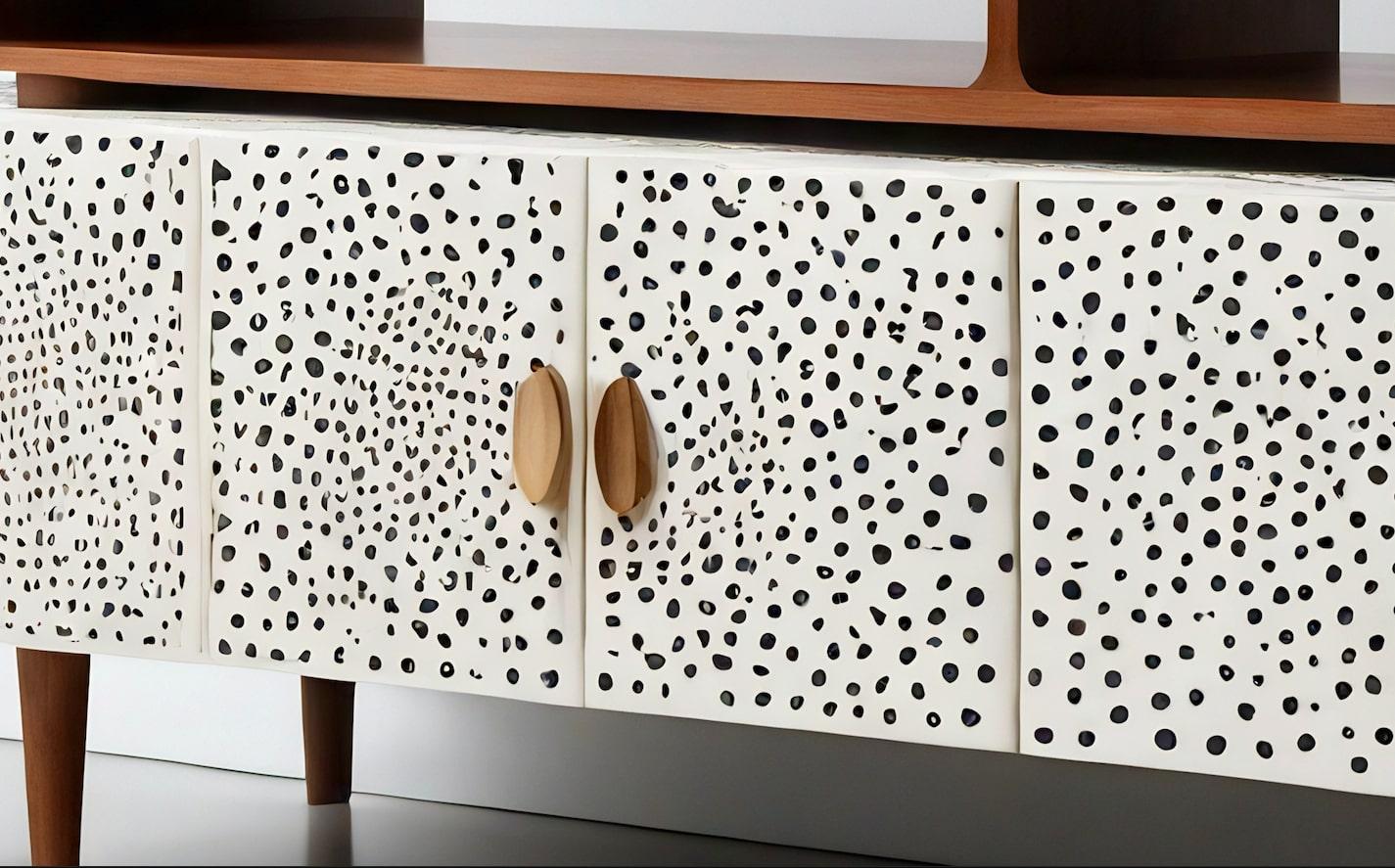 Weiße Medienkonsole mit Polka Dot Inlay und Holzregal im Zustand „Neu“ im Angebot in New York, NY