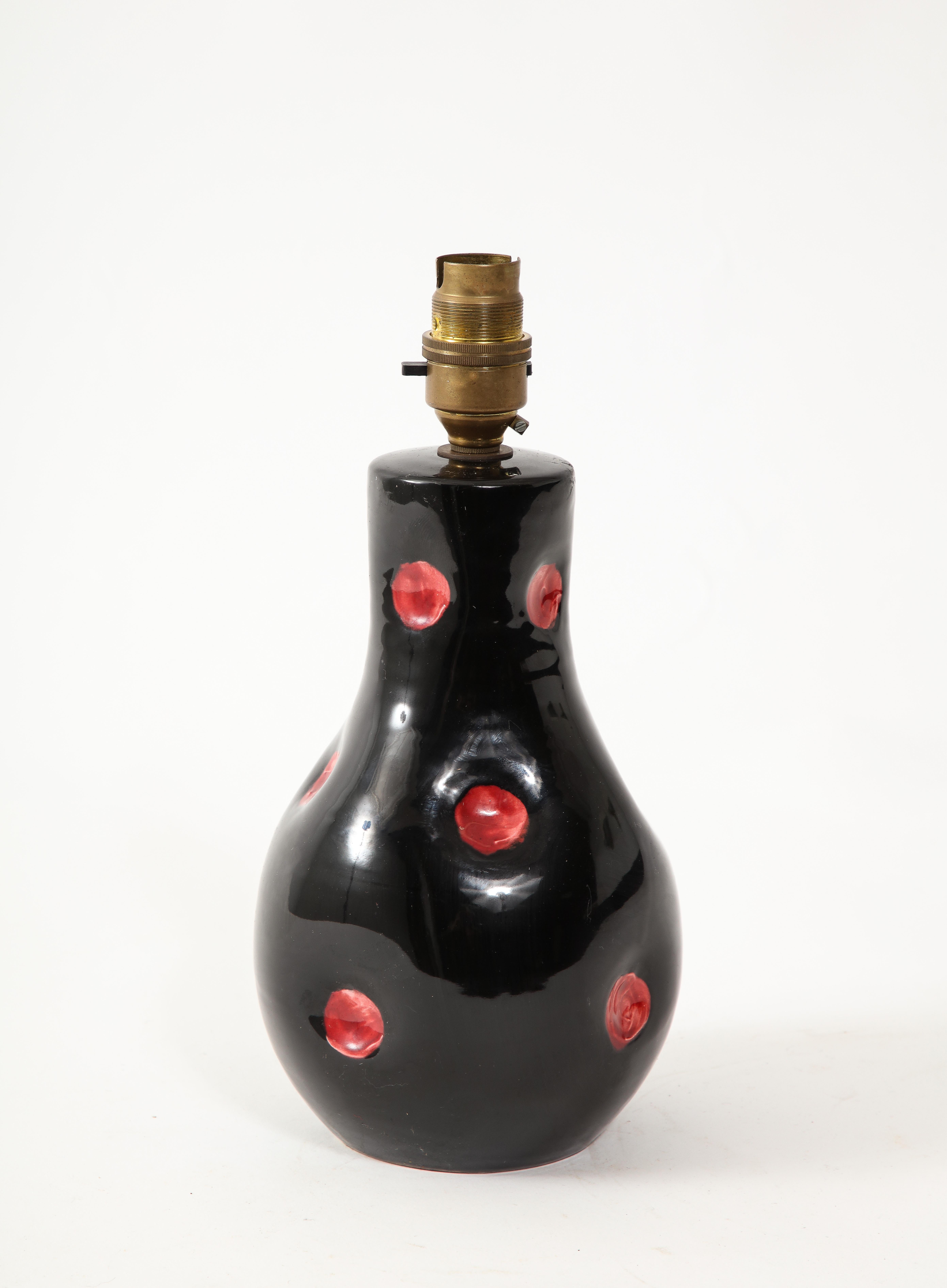 Red Polka Dots & Black Ceramic Table lamp, Italy 1960's In Good Condition For Sale In New York, NY