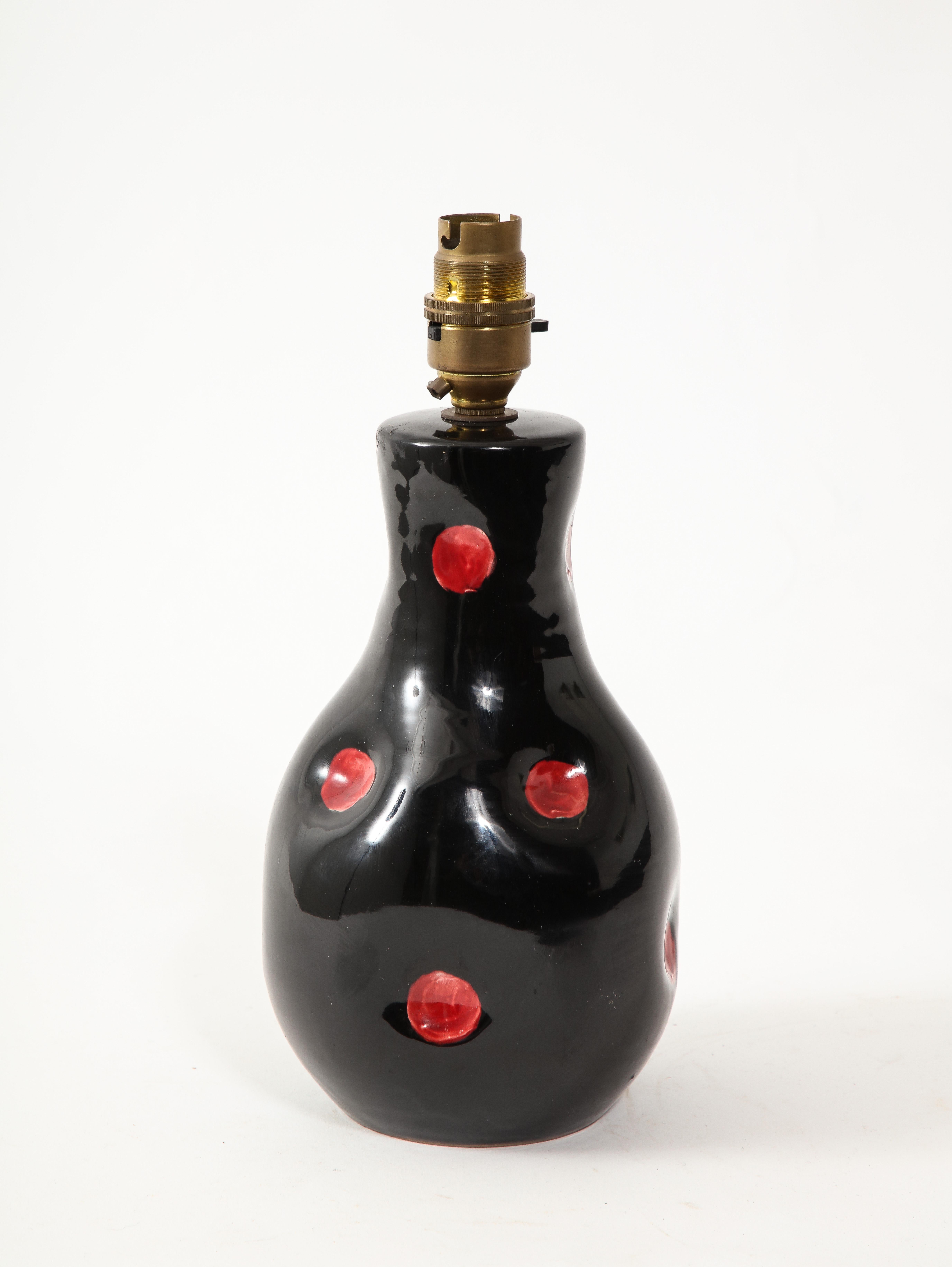 Red Polka Dots & Black Ceramic Table lamp, Italy 1960's For Sale 1