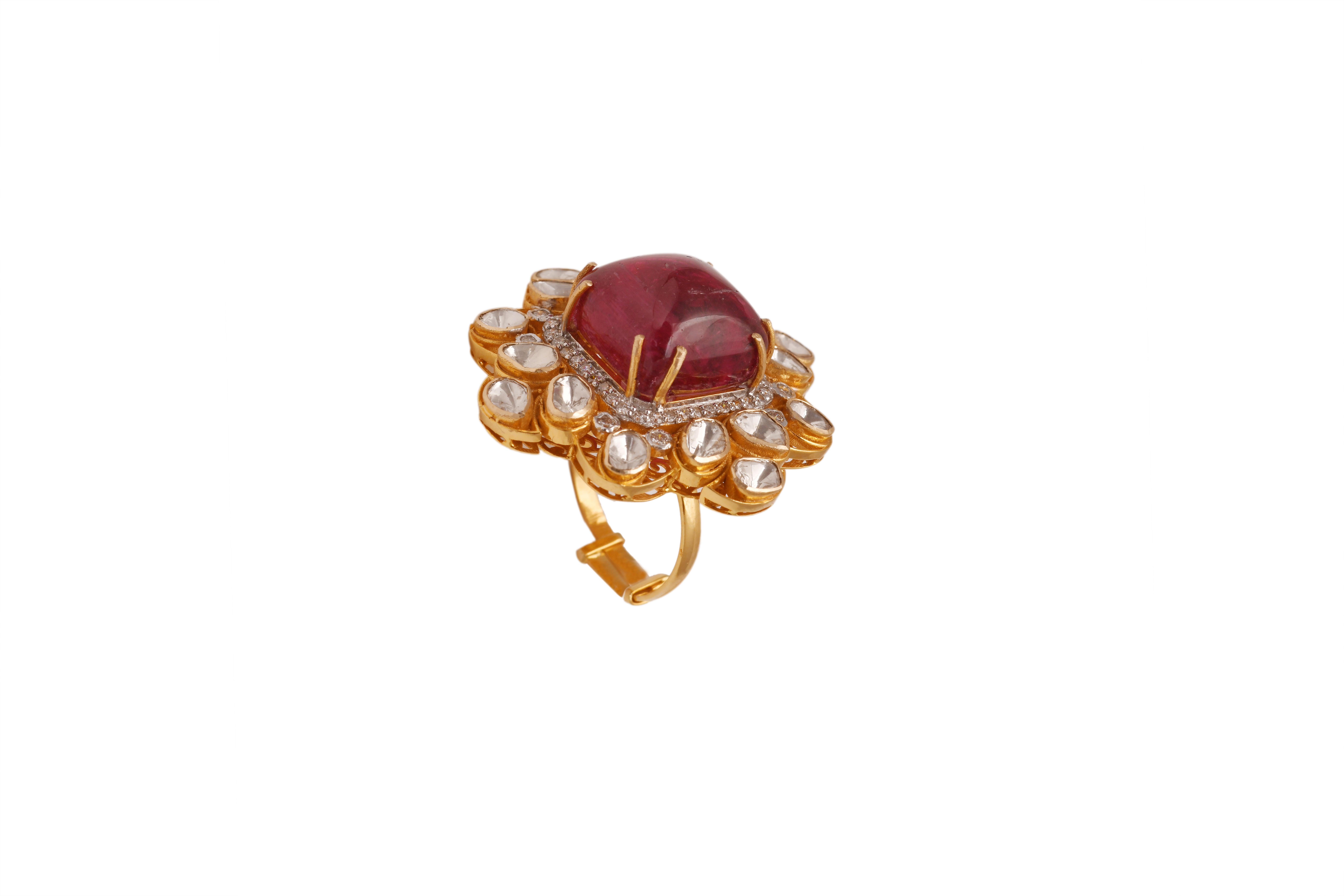 Bague Polki en or 14k avec diamants et rubis

Il est très difficile de capturer la véritable couleur et l'éclat de la pierre. J'ai essayé d'ajouter des photos prises par des professionnels et par moi-même à partir de mon téléphone afin de refléter