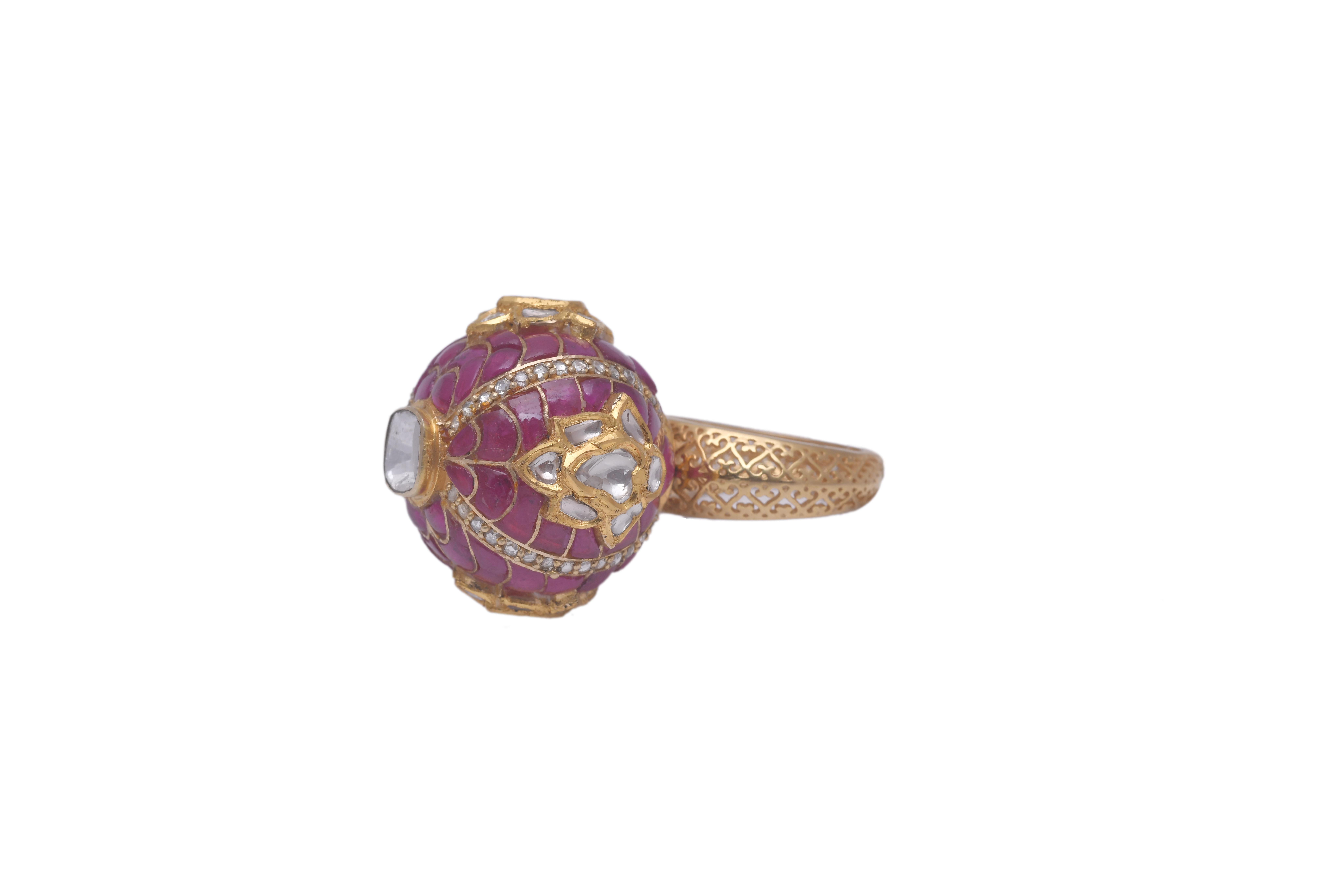  or nw 20.870 18k bague
polki 1,42cts
diamant rocaille 0,76cts
pierre 25,22cts 

 Il est très difficile de capturer la véritable couleur et l'éclat de la pierre. J'ai essayé d'ajouter des photos prises par des professionnels et par moi-même à partir