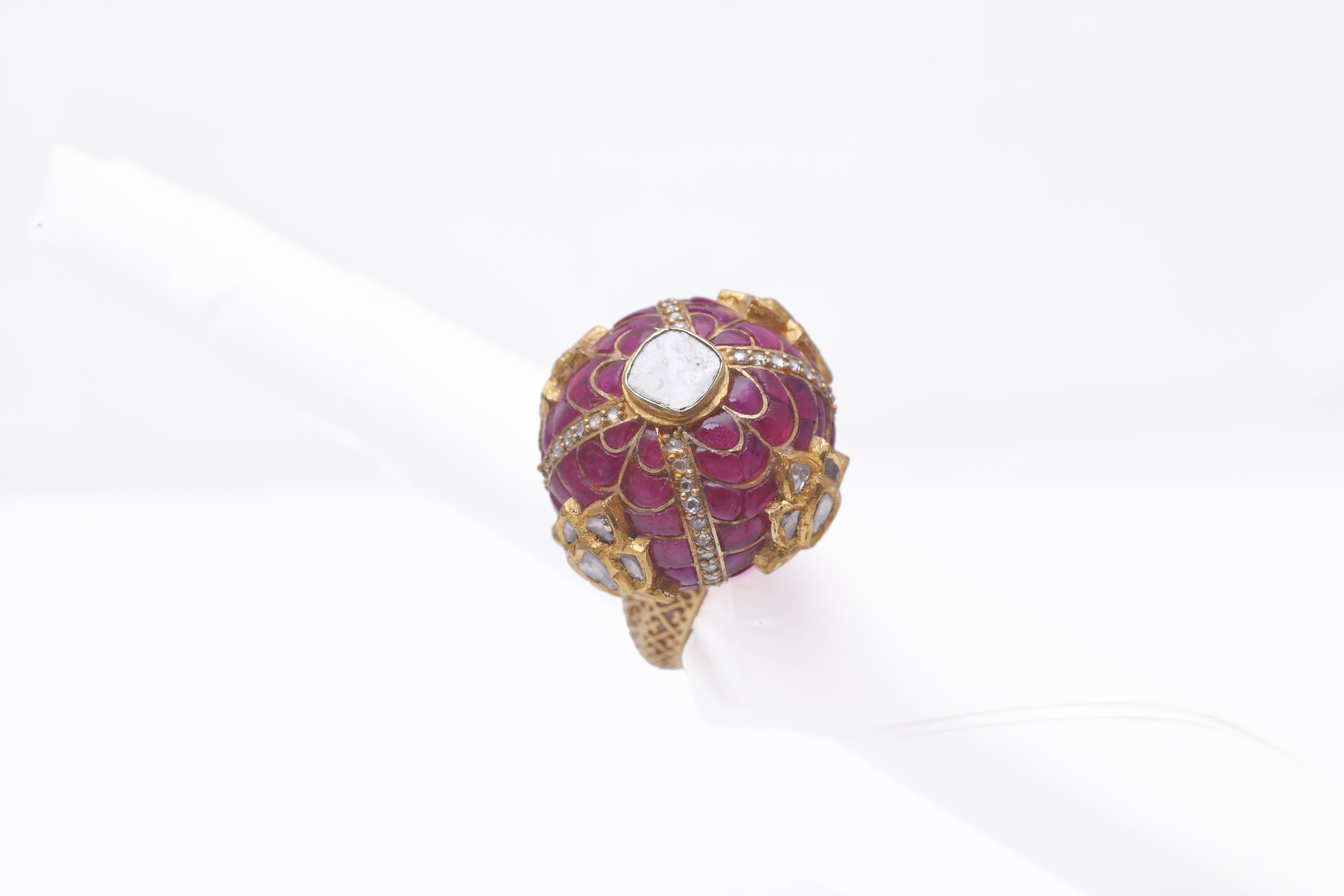 Taille coussin antique Bague en or 18k 1,42cts Polki Diamond & 0,76cts rosecut diamond &25,22cts stone Ring en vente