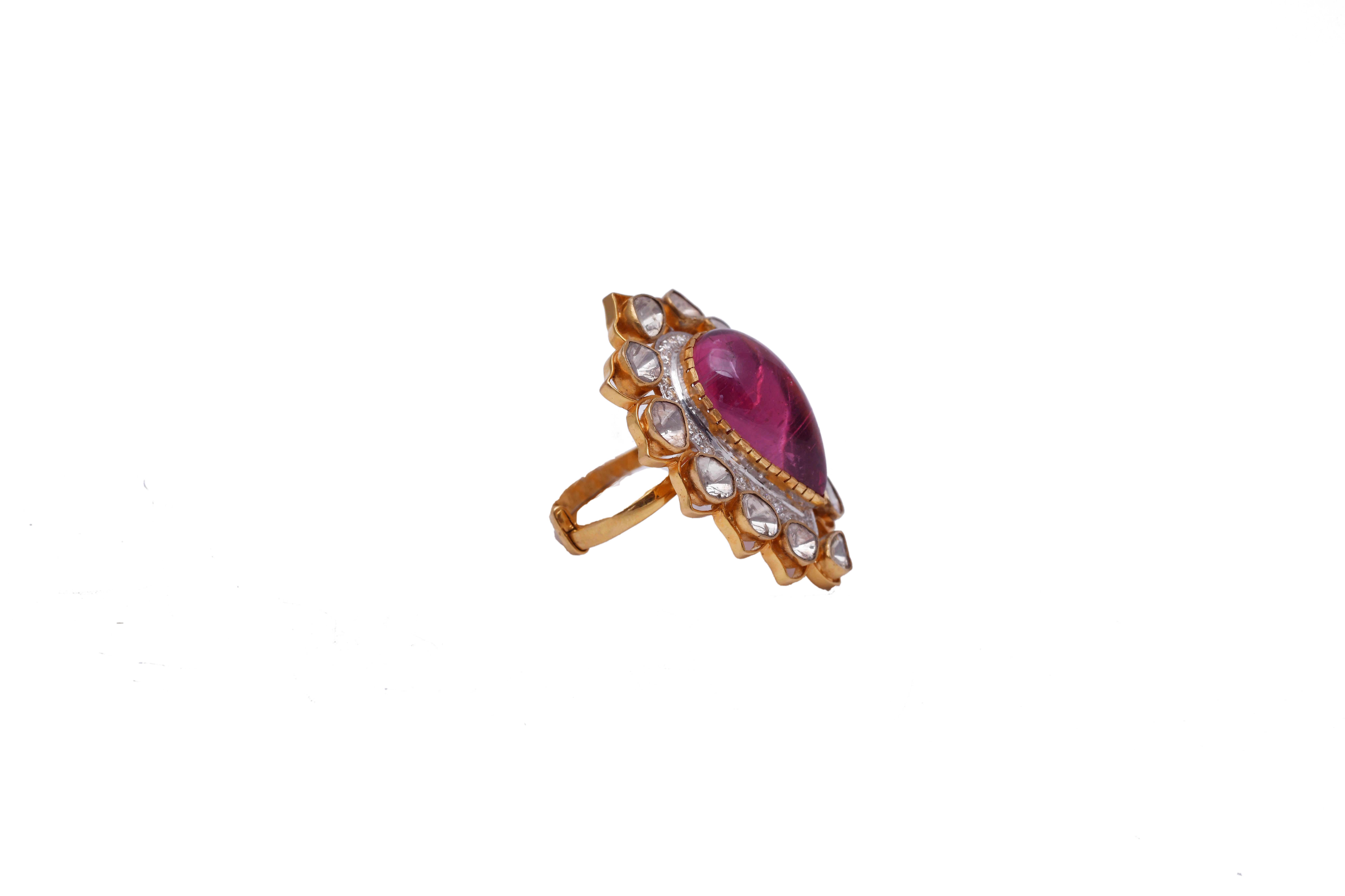 Taglio cuscino antico Anello in oro 22k con diamante Polki da 1,27 carati e diamante da 0,50 carati e rubino Light da 14,50 carati in vendita