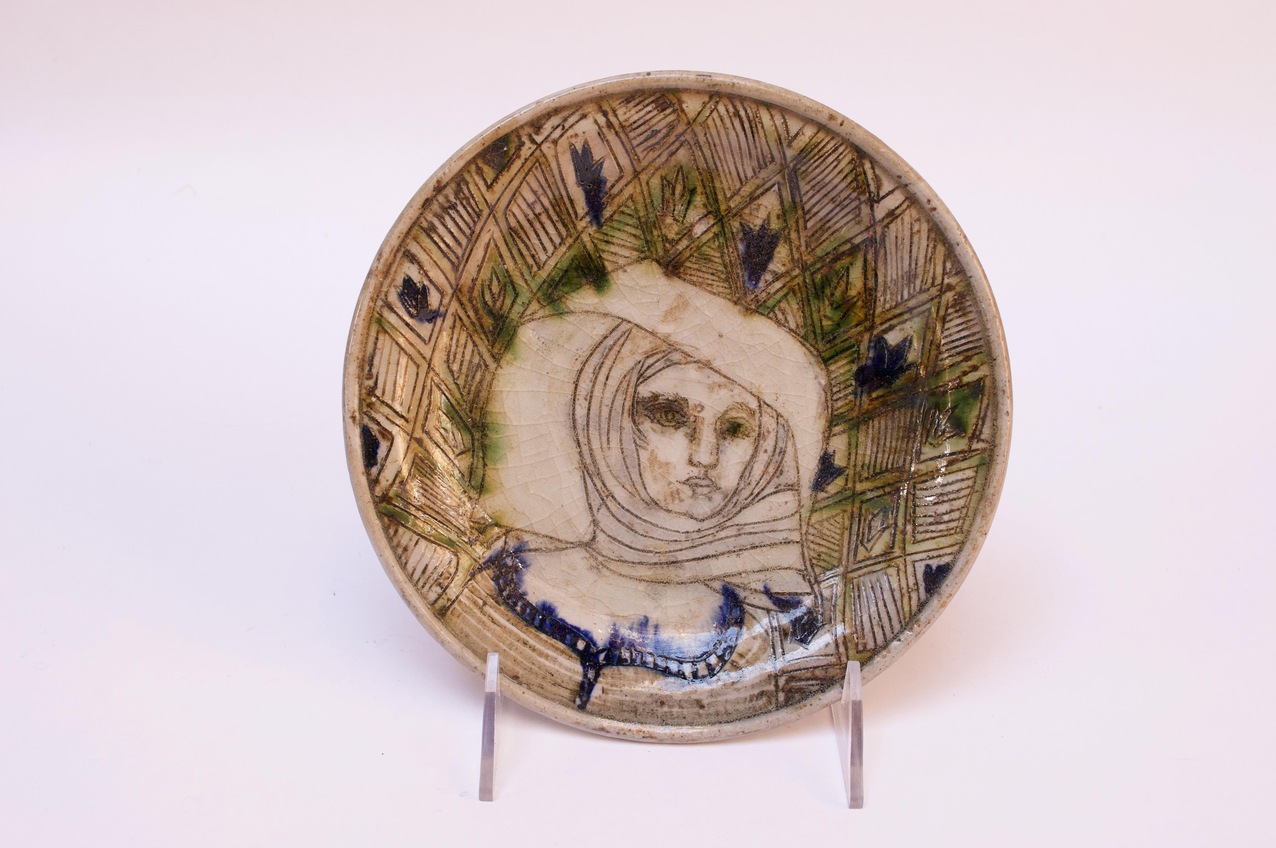 Assiette décorative figurative en grès figuratif Pollack en vente 1