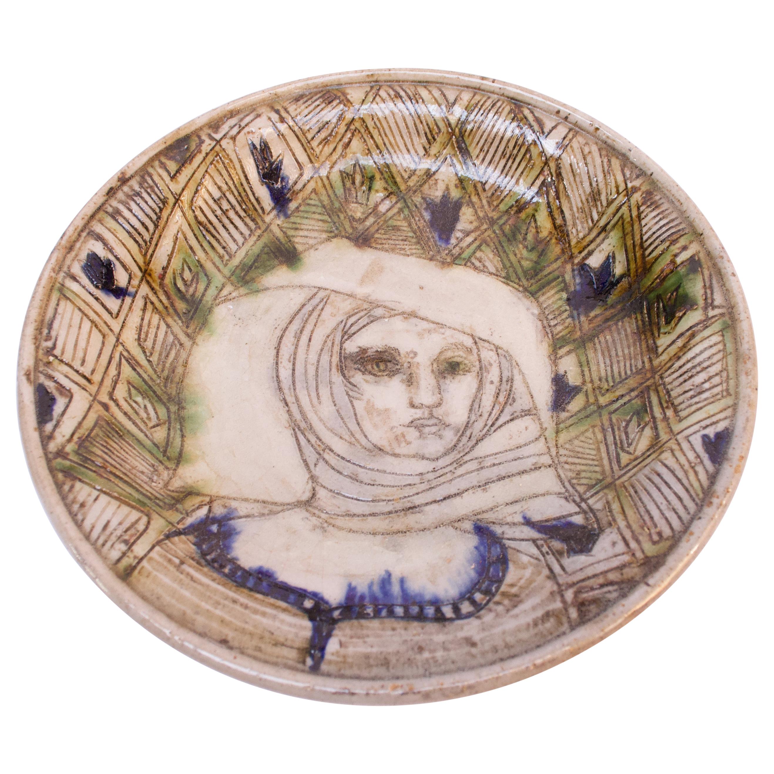 Pollack Figural Stoneware Decorative Plate For Sale