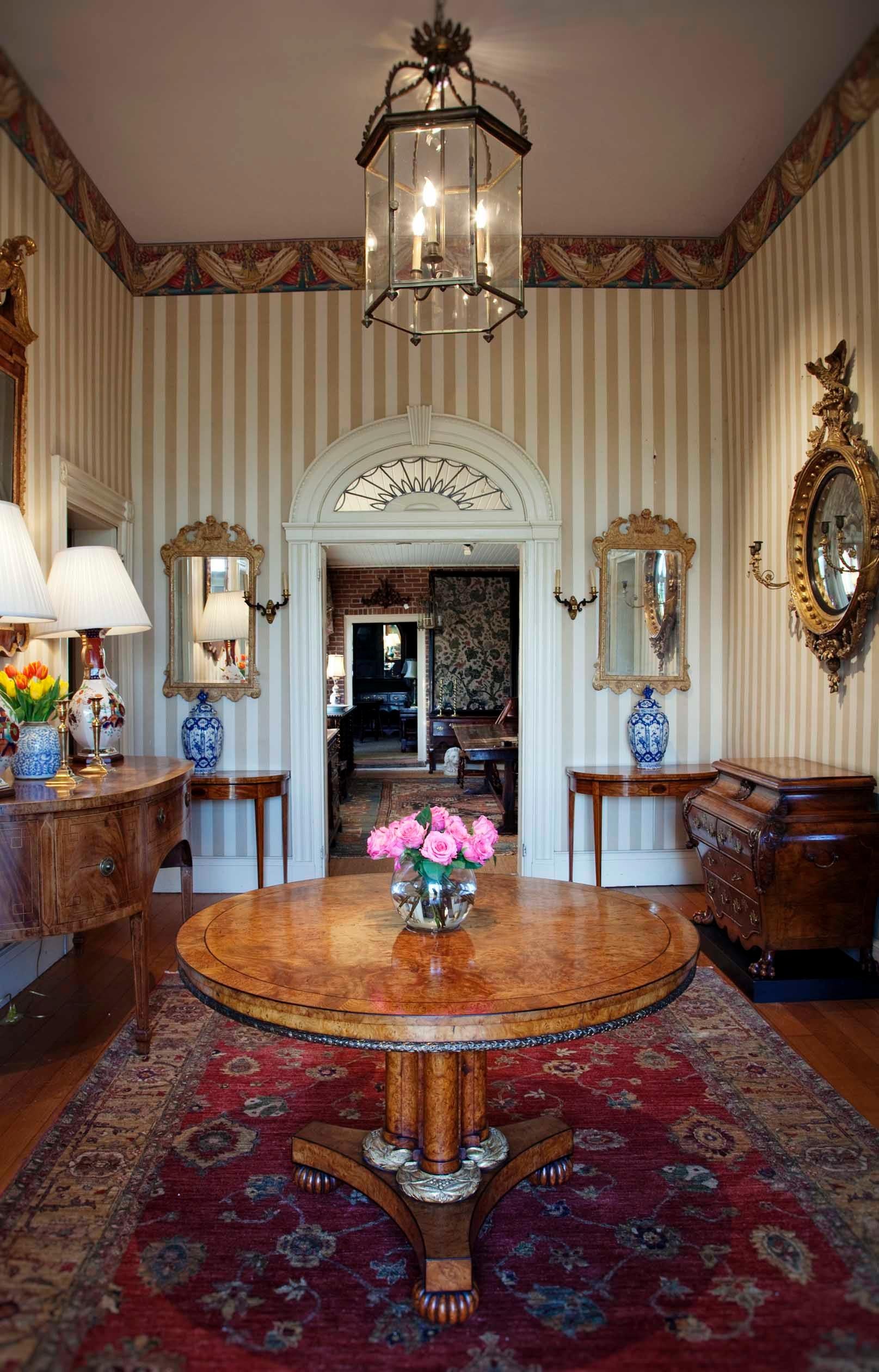 Mesa de centro Pollard de roble y parqué dorado Regencia en venta