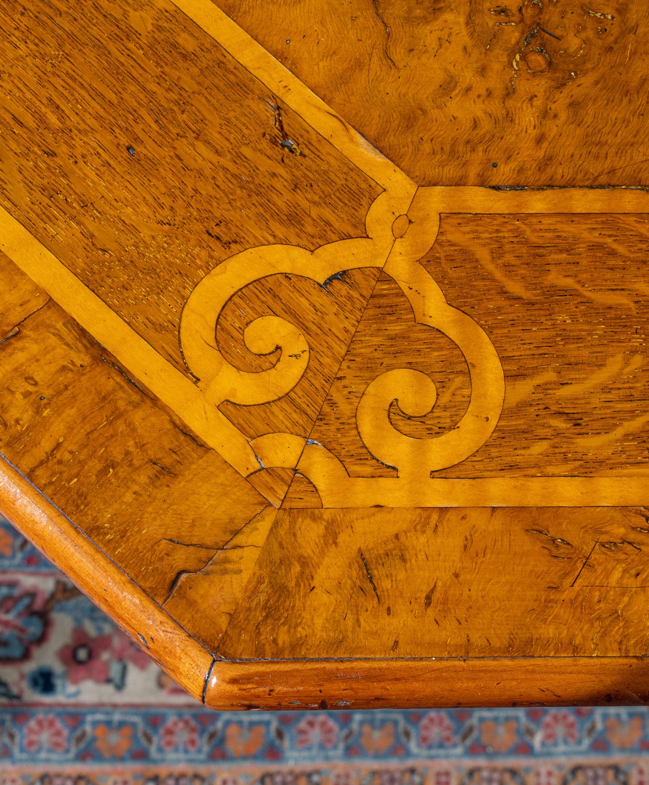 Pollard Oak Inlaid Octagonal Centre Table In Good Condition In London, GB