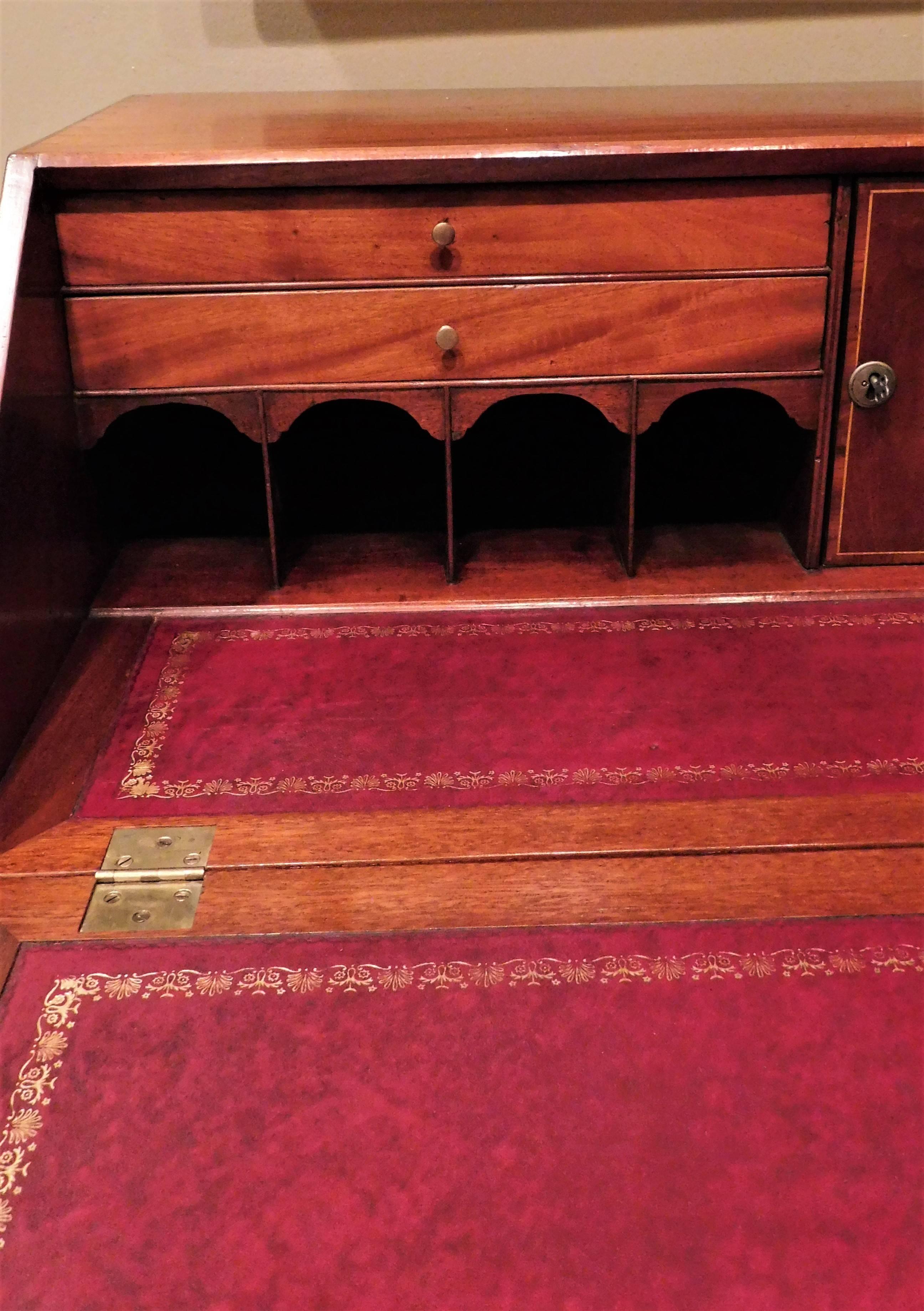 Pollarded Walnut Oxbow Chippendale Fall-Front Desk, Massachusetts, circa 1780 For Sale 10