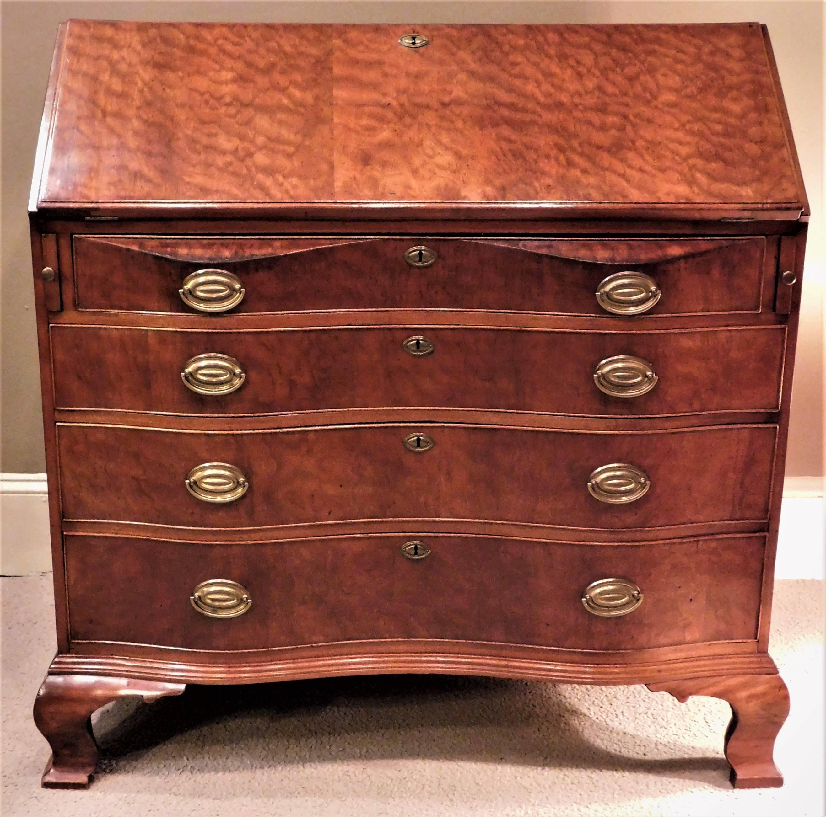 American Pollarded Walnut Oxbow Chippendale Fall-Front Desk, Massachusetts, circa 1780 For Sale