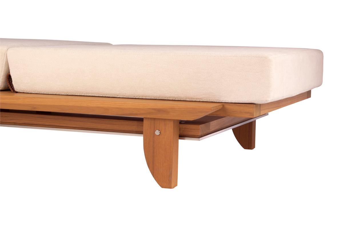 Pollaro maßgefertigtes Sonnenbett aus Teakholz und Titan für den Außenbereich (Moderne) im Angebot