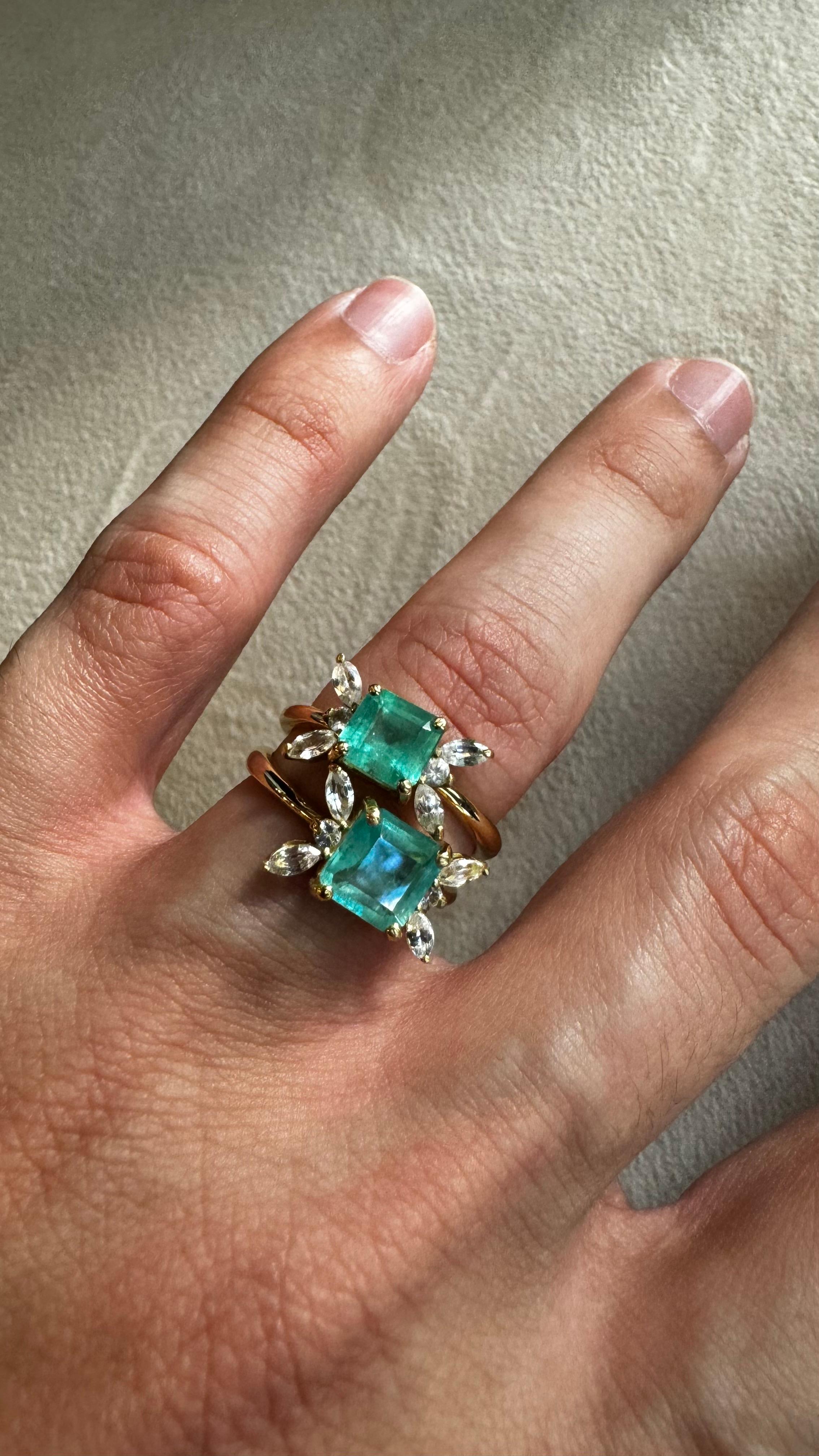Contemporary Polline Ring - 18k Gold with 1ct Brazillian Emerald  - By Crayons Sao Paulo For Sale
