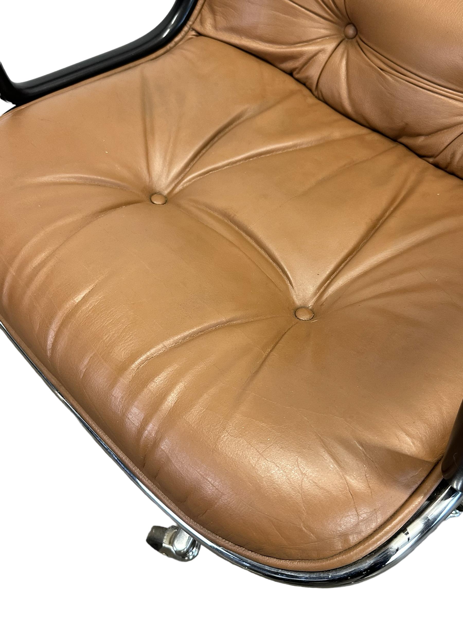 Charles Pollock Executive Desk Chair in Brown Leather For Sale 2