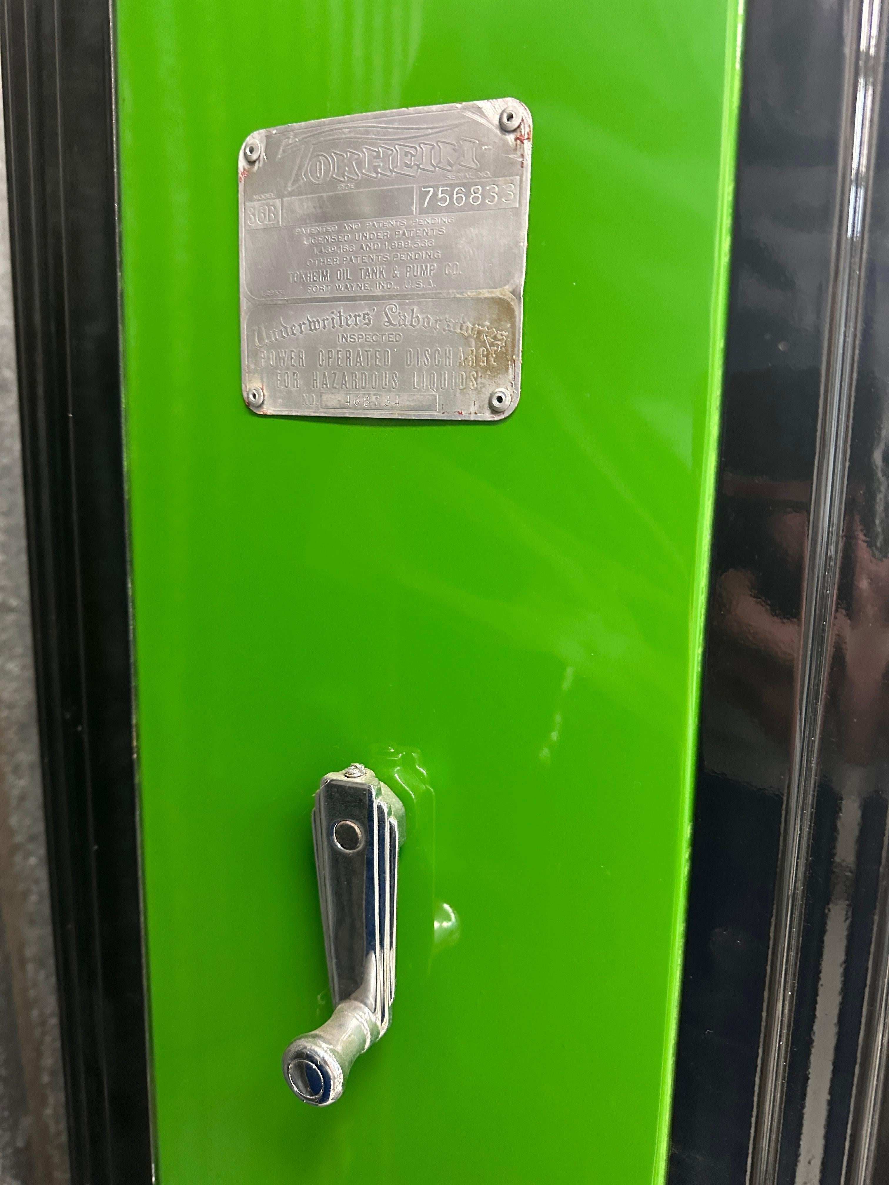 Émail Pompe à gaz Polly Gas Model No No 36B en vente