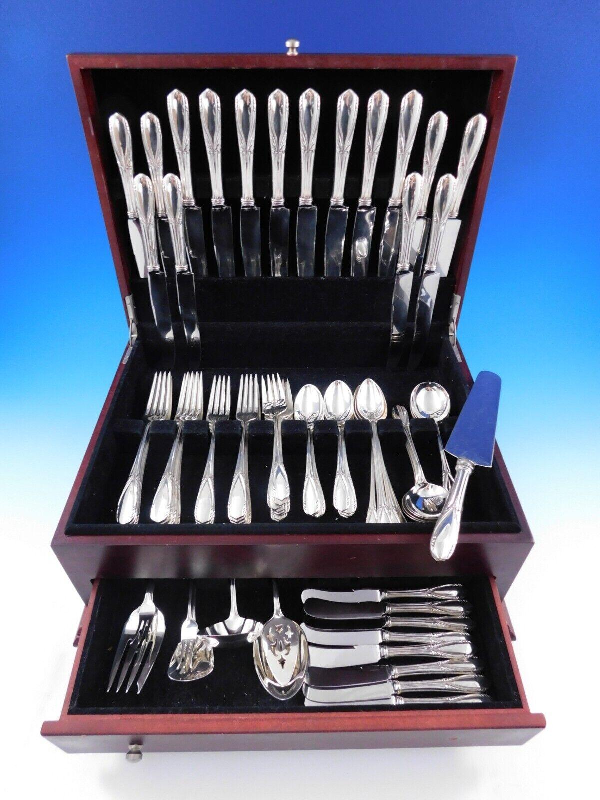 Set di posate per cena e pranzo Polly Lawton by Manchester Sterling Silver - 80 pezzi. Questo modello è stato introdotto nel 1935. Questo set comprende:

8 coltelli da pranzo, 9 1/2