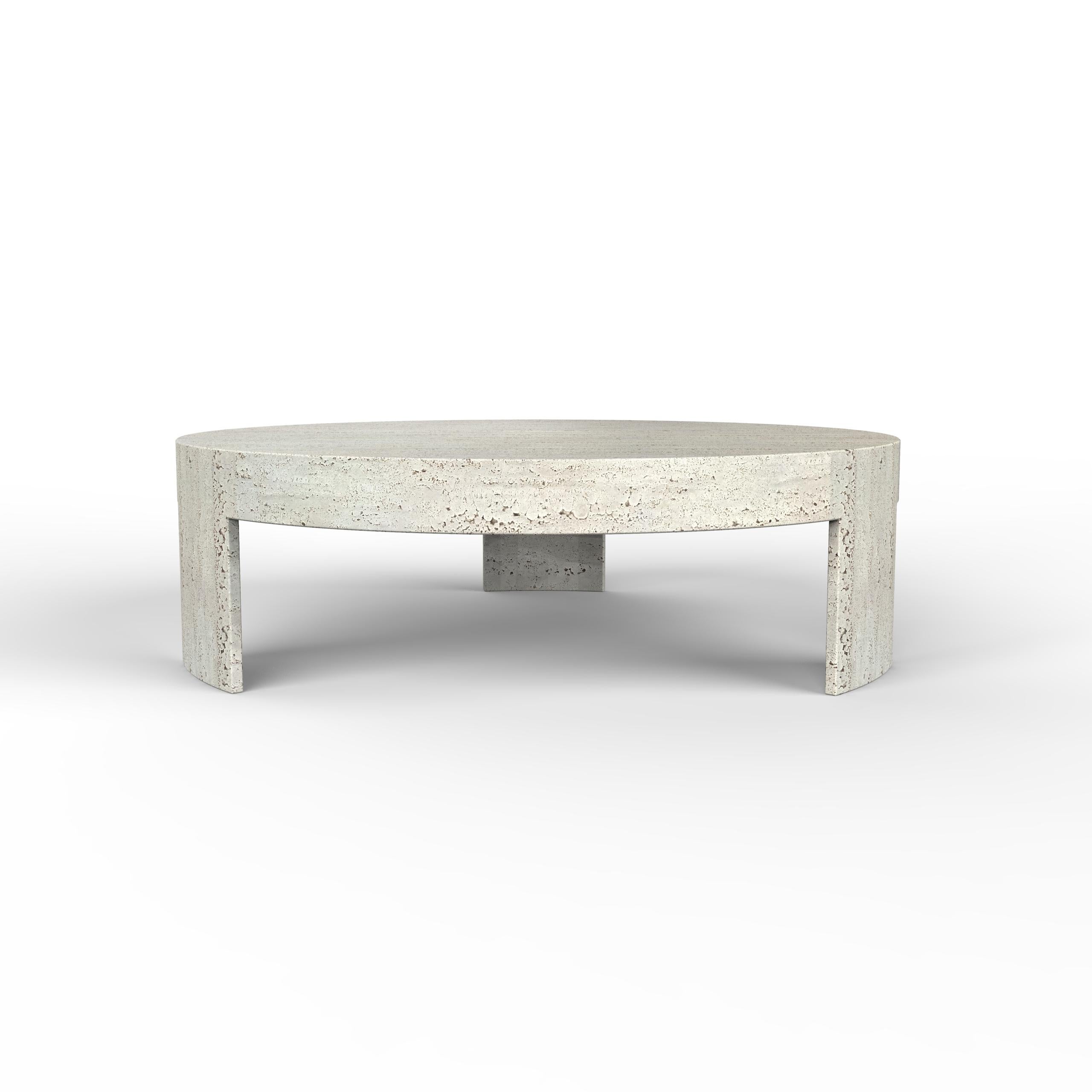 Polo Maßgeschneiderter Couchtisch aus Travertinmarmor Zeitgenössisches Design Italienischer Marmor
Der Couchtisch Polo ist ein raffiniertes Stück modernen Designs, das in sorgfältiger Handarbeit aus cremefarbenem römischem Travertinmarmor