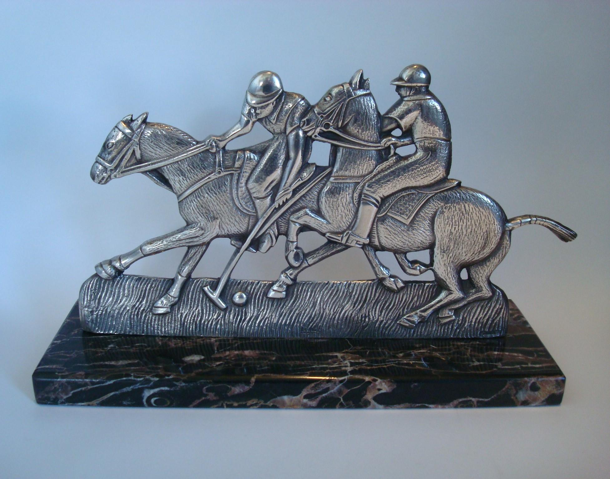 Escultura de bronce con escena de partido de polo, Francia, años 20 Art Decó en venta