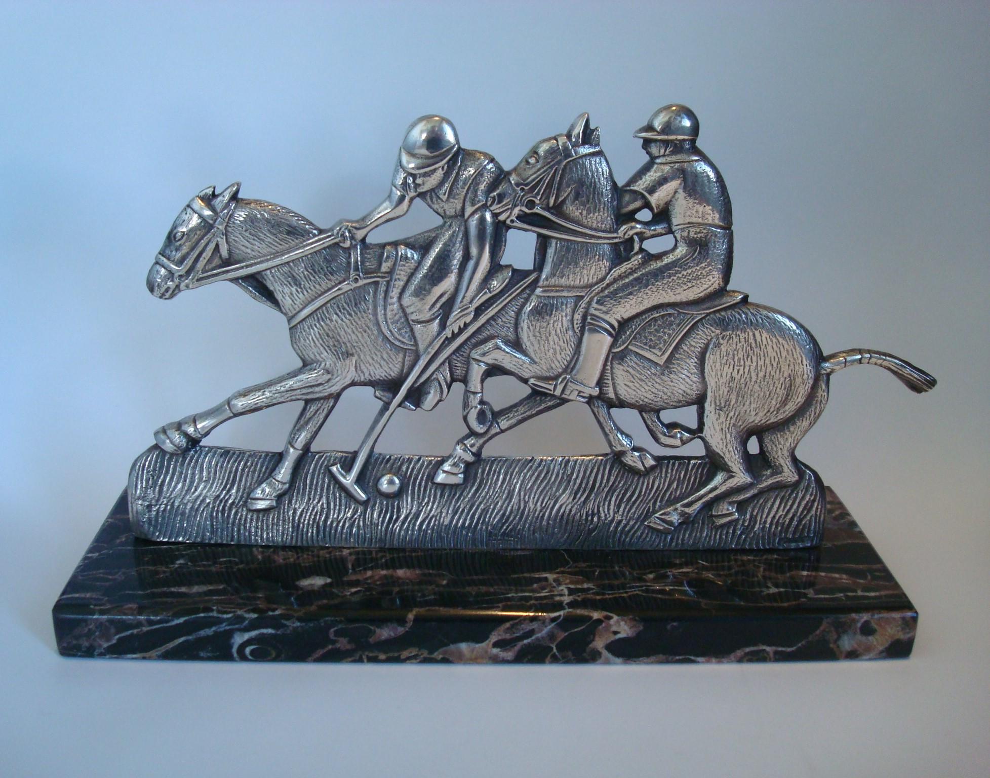 Art déco Sculpture en bronze représentant une scène de match de polo, The S.S. France, années 1920 en vente