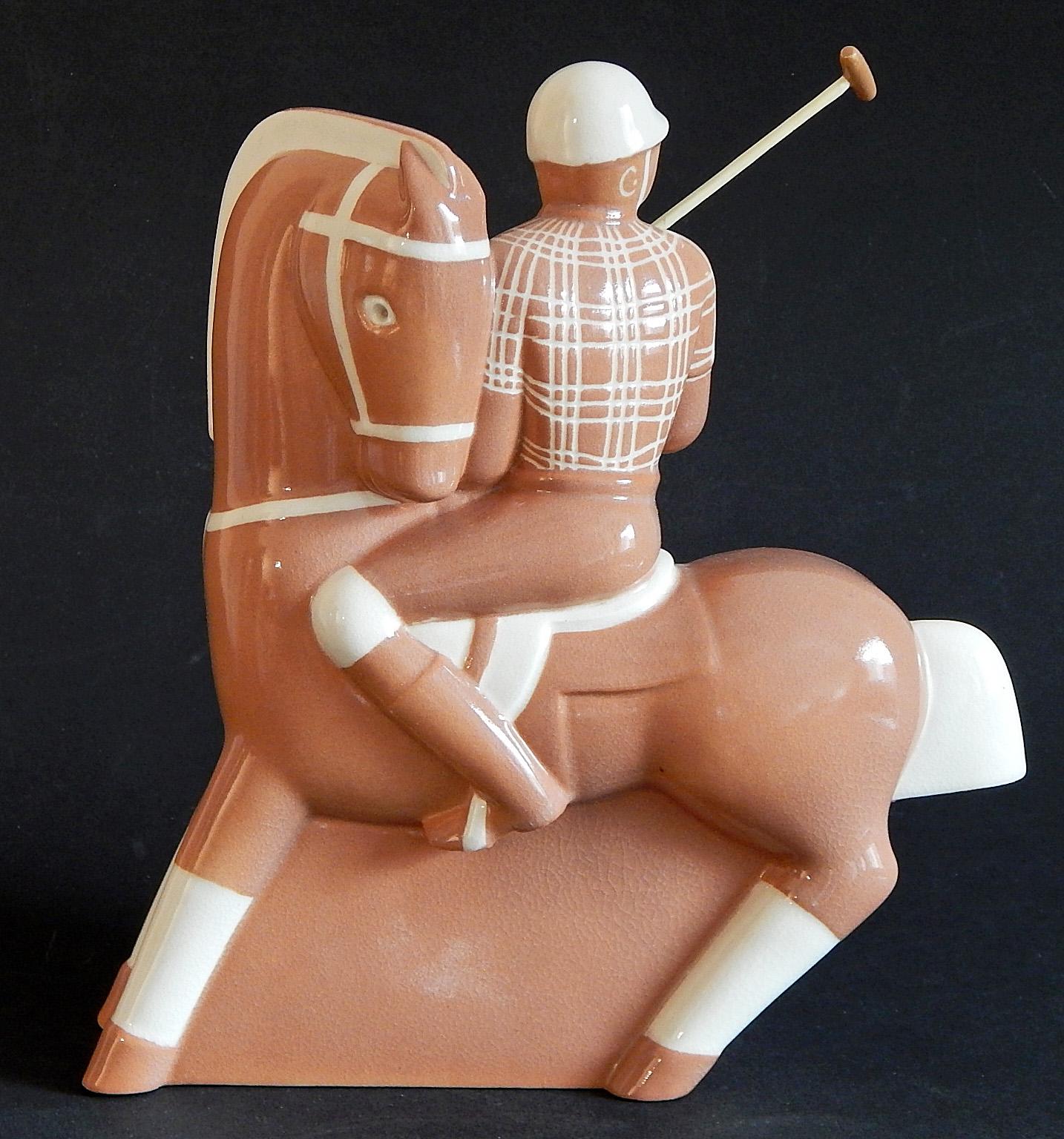 Klassische und seltene Art-Déco-Skulptur „Polospieler“ in Karamellfarbe von Gregory (Art déco) im Angebot