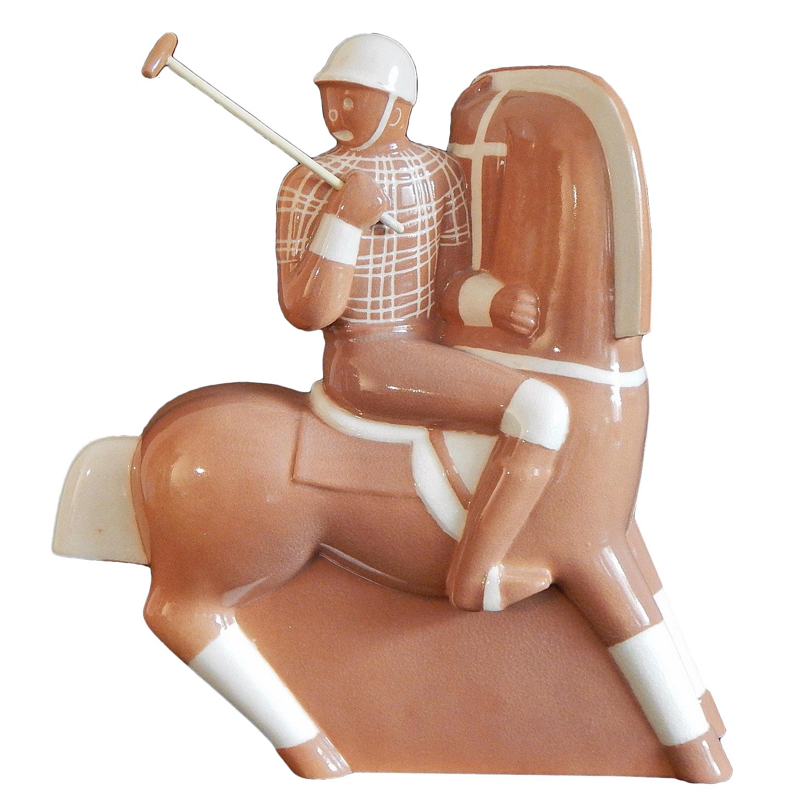 Klassische und seltene Art-Déco-Skulptur „Polospieler“ in Karamellfarbe von Gregory im Angebot