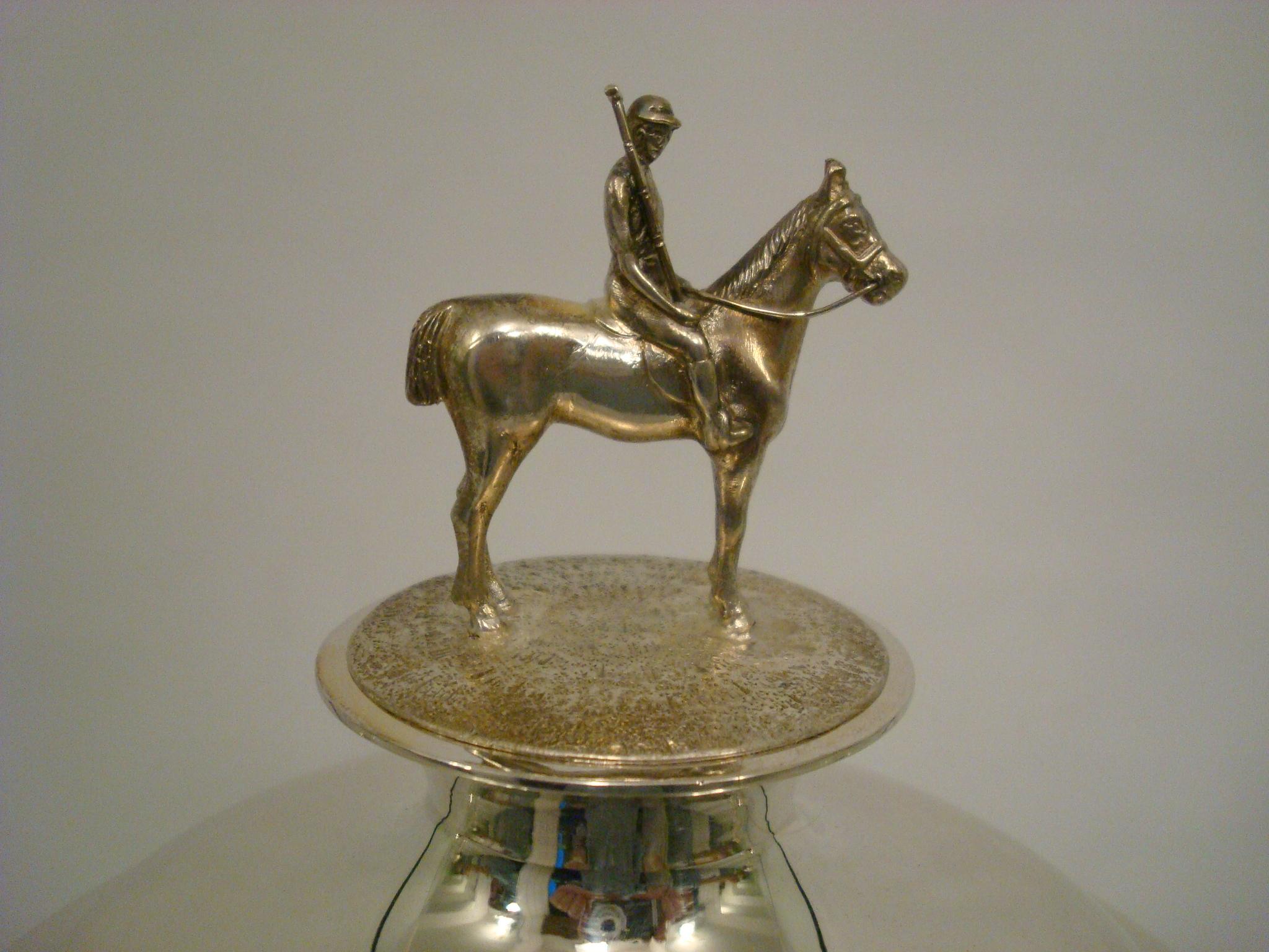 Polo Player Trophy Sterling Silver Birmingham 1928 In Good Condition In Buenos Aires, Olivos