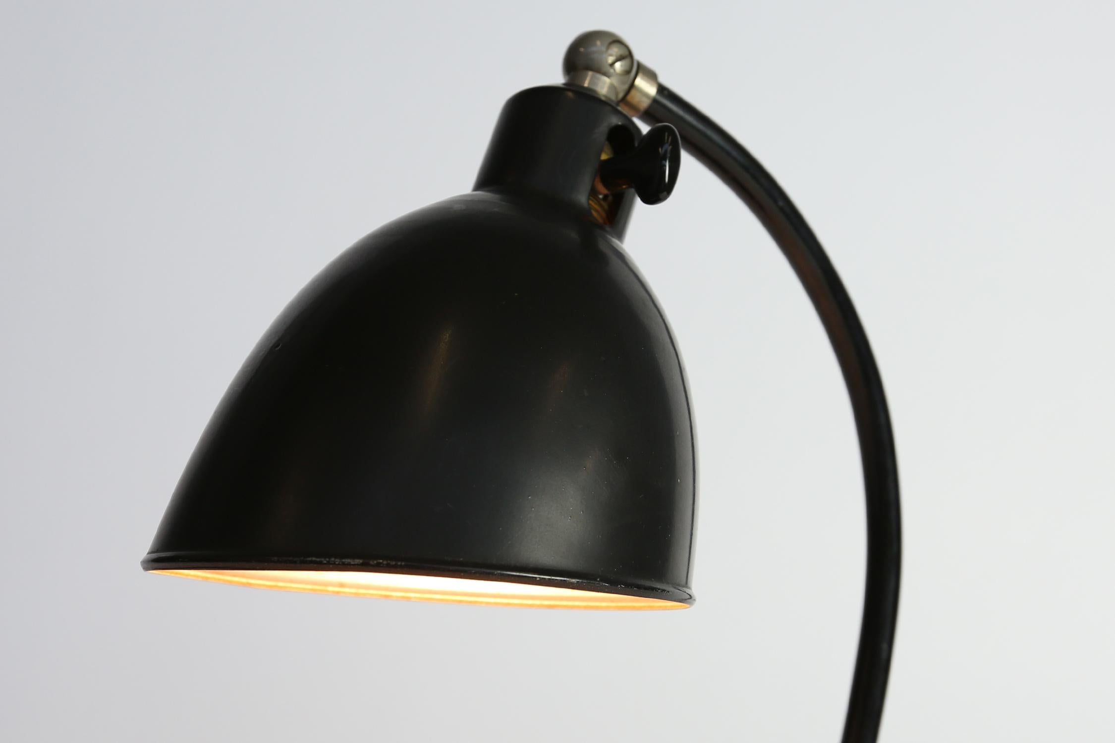 Polo Popular desk lamp by Christian Dell for Bünte und Remmler, 1930s In Good Condition For Sale In Ghent, BE