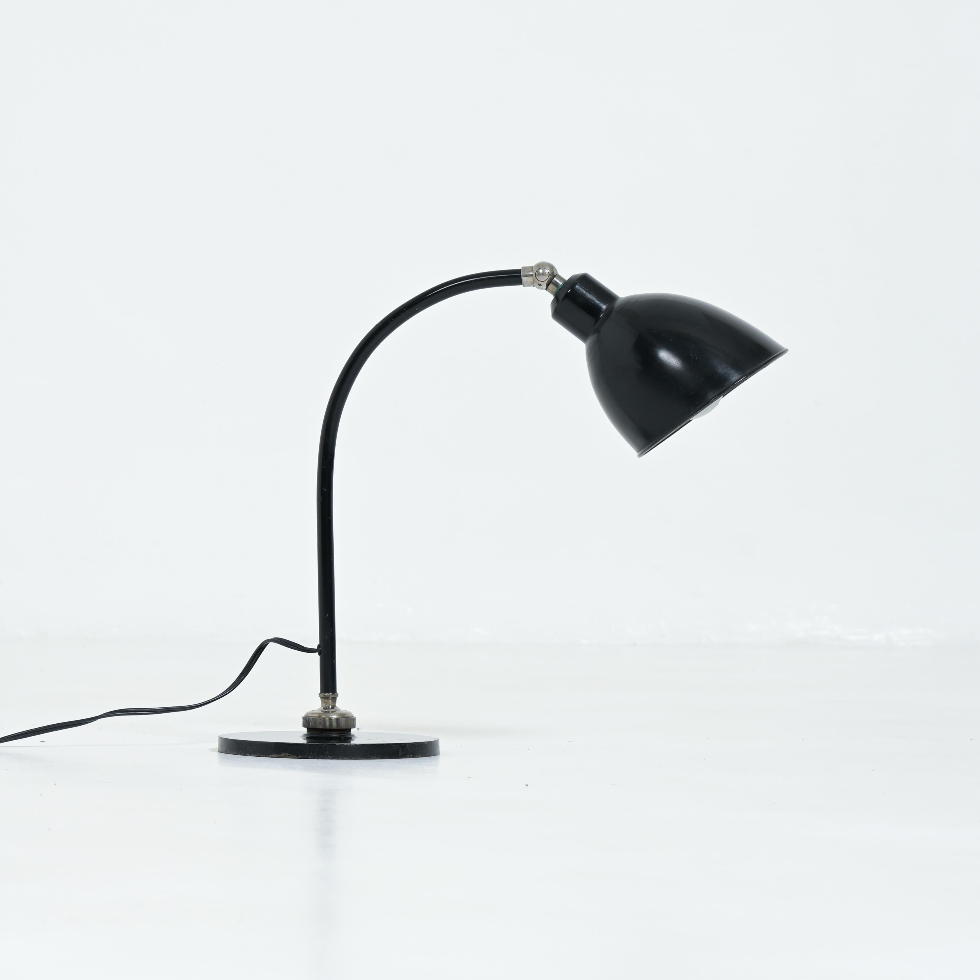 Polo Popular Schreibtischlampe von Christian Dell für Bünte und Remmler im Zustand „Gut“ im Angebot in Vlimmeren, BE