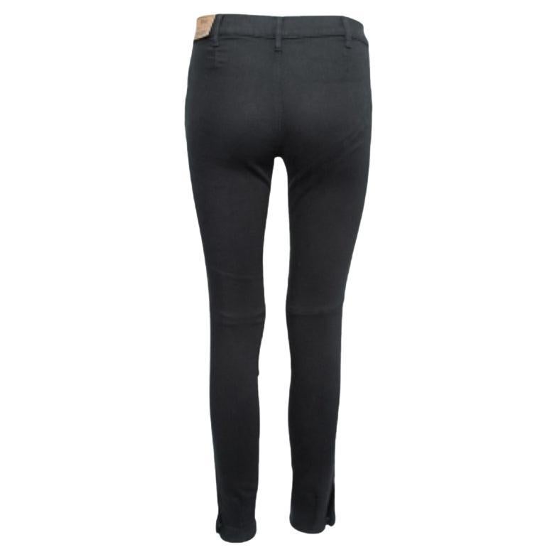 These jeans from Polo Ralph Lauren are definitely a classy pair to own! They are created using black denim fabric and have buttoned closure and two pockets. Put on these jeans and achieve a trendy casual style.