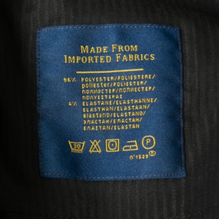 Las vacaciones en la playa exigen un pantalón corto con estilo como éste. Confeccionado con un tejido de alta calidad, este pantalón corto tiene detalles clásicos y una longitud magnífica. Llévalo con camisetas.
