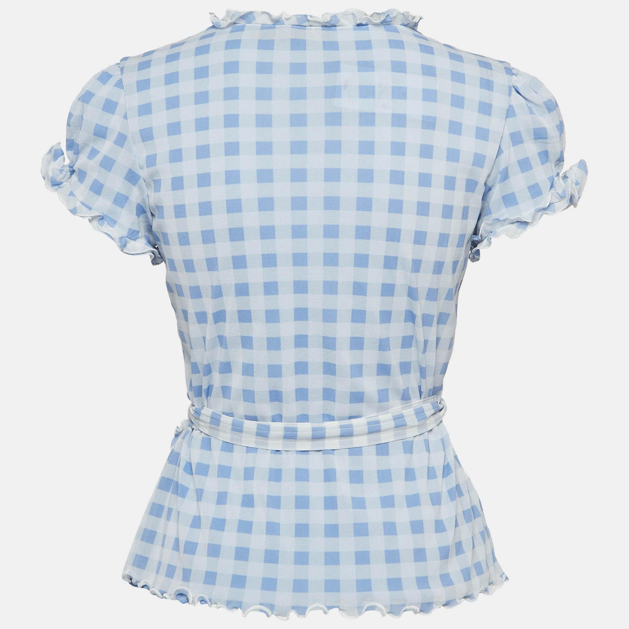 Find great style and comfort while wearing this designer top. Tailored using the best fabrics, the creation has been given immense detail. Style it with a pair of jeans and flats.