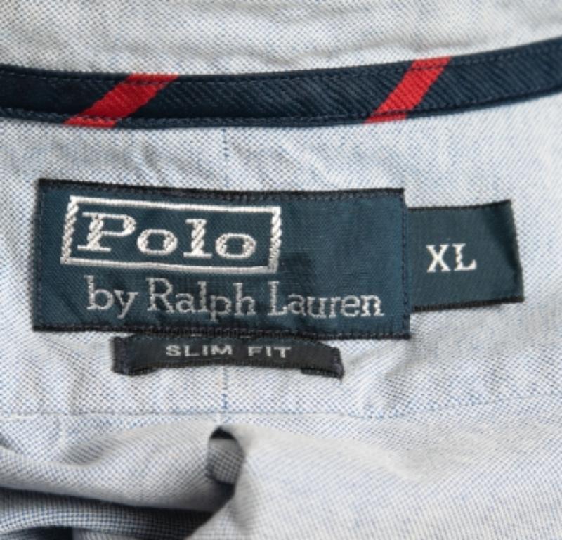 Le camicie sono una parte indispensabile del guardaroba, quindi questo marchio ti propone una creazione versatile ed elegante. È stato realizzato con materiali di qualità in una tonalità versatile. La camicia è caratterizzata da elementi firmati e