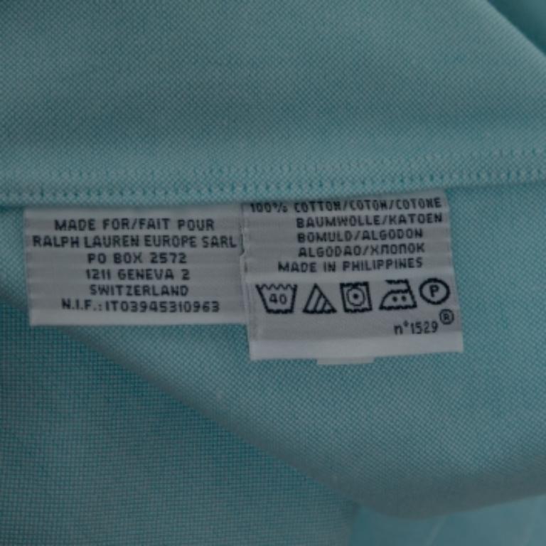 Le camicie sono una parte indispensabile del guardaroba, quindi Polo Ralph Lauren ti propone una creazione versatile e confortevole. È stato realizzato su misura in cotone e rivestito di una tonalità blu. La camicia è caratterizzata da bottoni