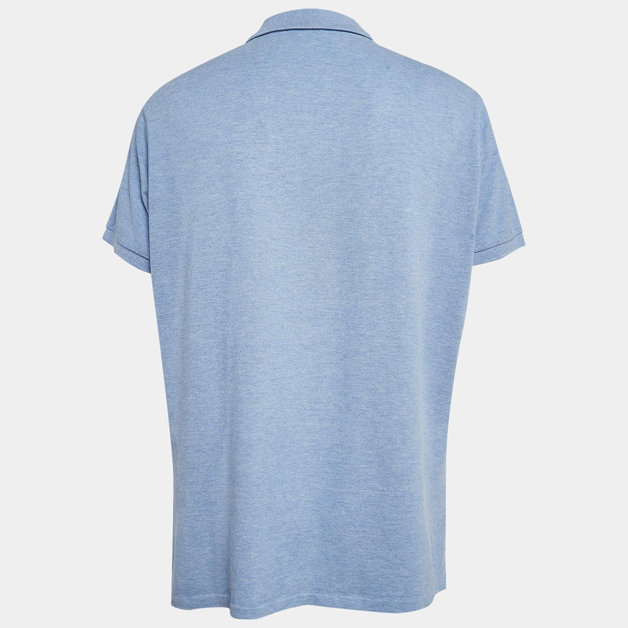 Holen Sie sich den Komfort und den richtigen lässigen Stil mit diesem Designer-T-Shirt. Die Kreation mit dem schlichten Ausschnitt und den charakteristischen Details ist zuverlässig und langlebig.