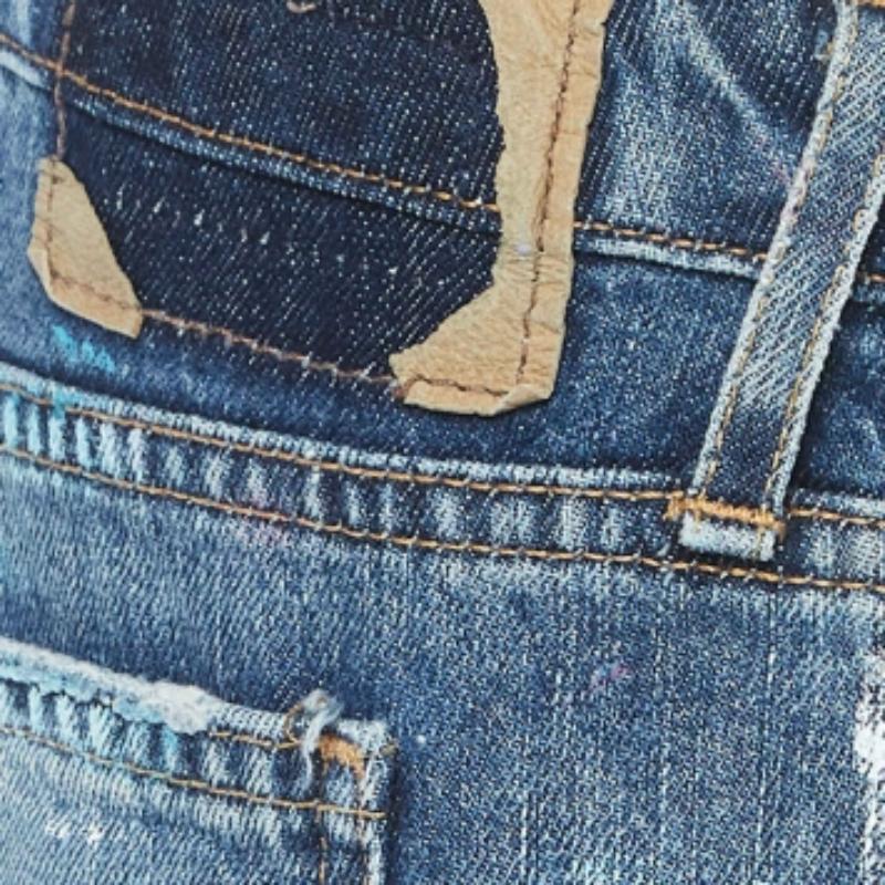 Un buen par de vaqueros siempre completa el armario. Este par de vaqueros está confeccionado con tanta habilidad y estilo que se convertirá en tu favorito en muy poco tiempo. Le proporcionará un ajuste cómodo y elegante.