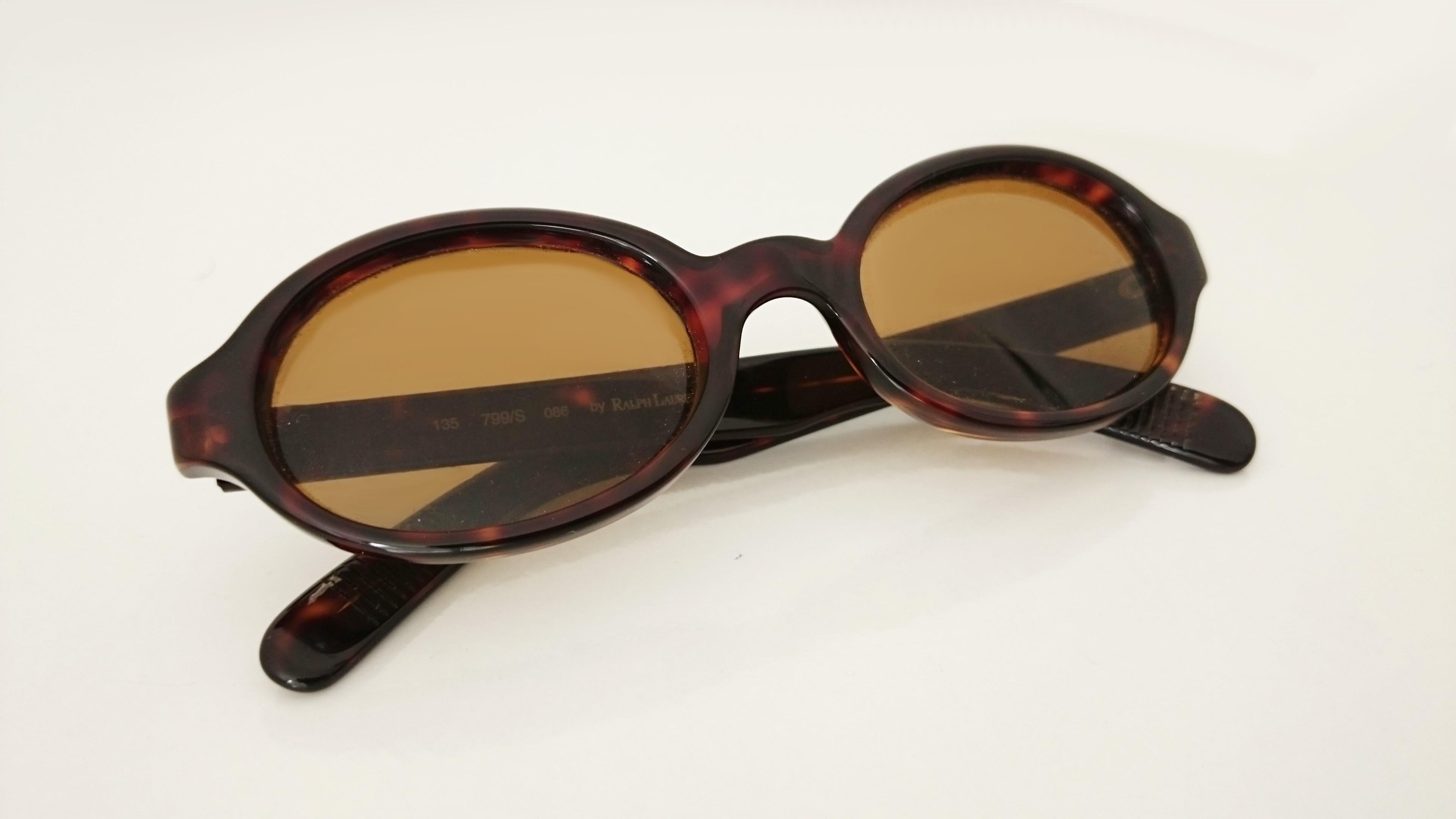 Polo Ralph Lauren Brown Oval Vintage Sunglasses 
Brown
No graduation
Length: 14 cm
Great conditions.
Made in Italy