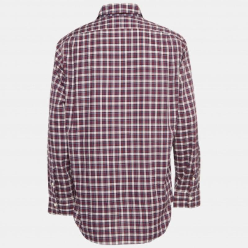Las camisas son una parte indispensable de un armario, así que esta marca te trae una creación tan versátil como elegante. Se ha confeccionado con material de calidad en un tono versátil. La camiseta está detallada con elementos de la firma y un