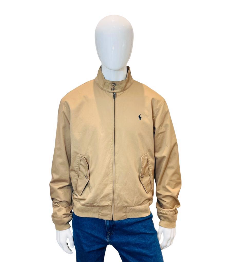 Polo Ralph Lauren Jacke aus Baumwollköper
Beigefarbene, leichte Jacke mit der charakteristischen 