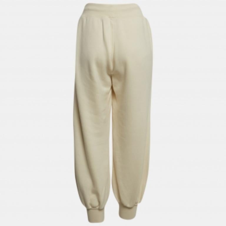 Unos pantalones impecablemente confeccionados son un básico en un armario bien guardado. Estos joggers de diseño están finamente cosidos para darte el aspecto deseado y comodidad durante todo el día.