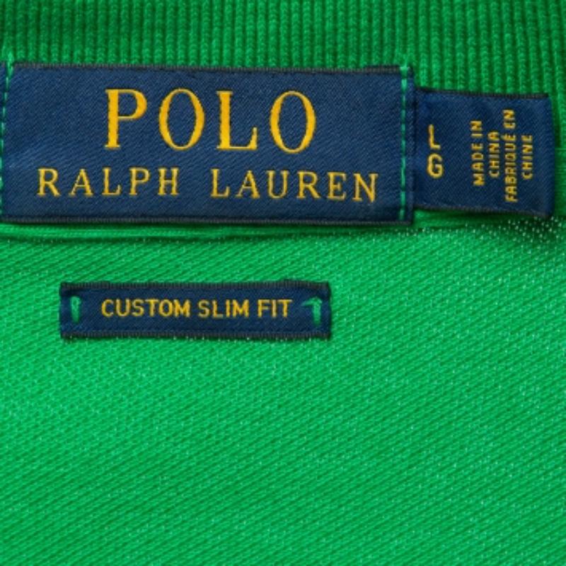Los polos siempre han sido una elección clásica para cualquiera. Esta iteración está confeccionada con los mejores tejidos para un ajuste cómodo. Completa tu look informal con unos pantalones cortos y unas zapatillas.