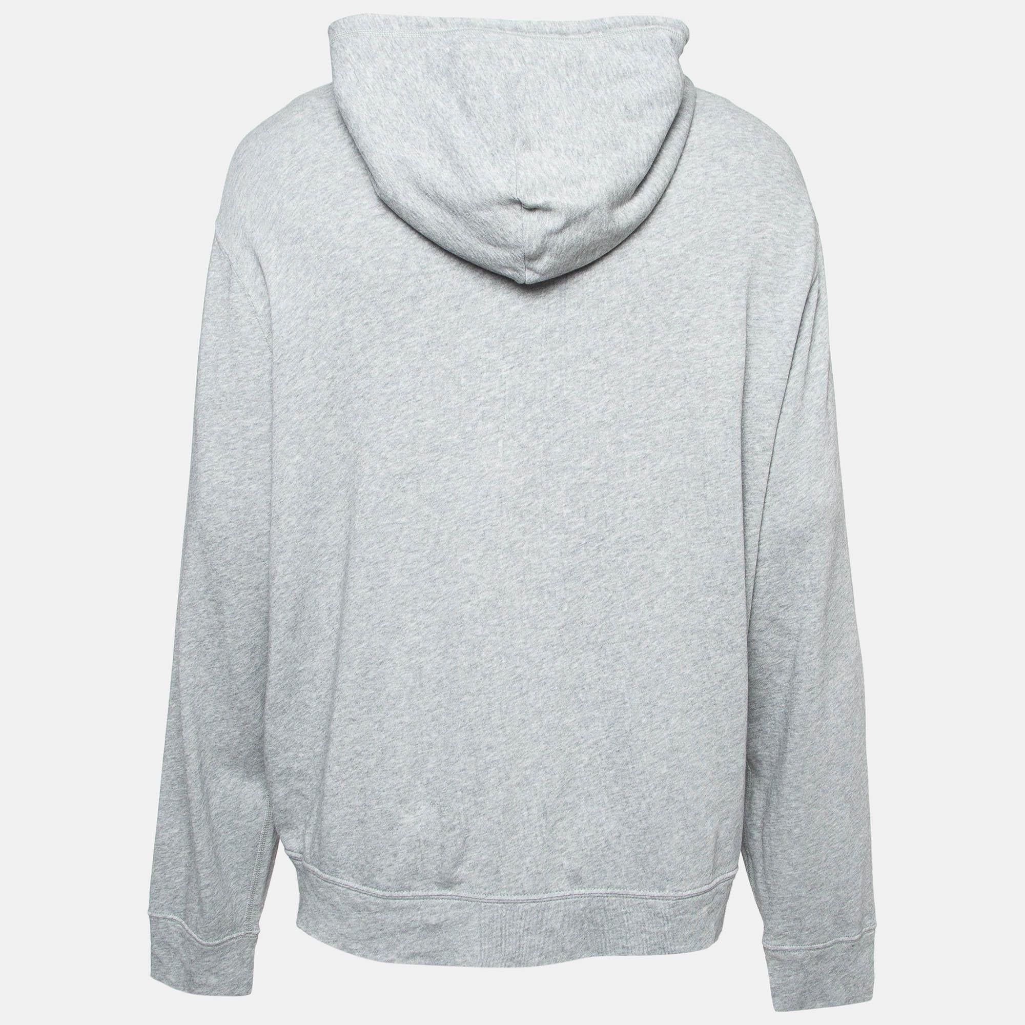 This hoodie is all about sporting a classy and comfy style. It is tailored from soft fabric, which is highlighted with signature accents. 